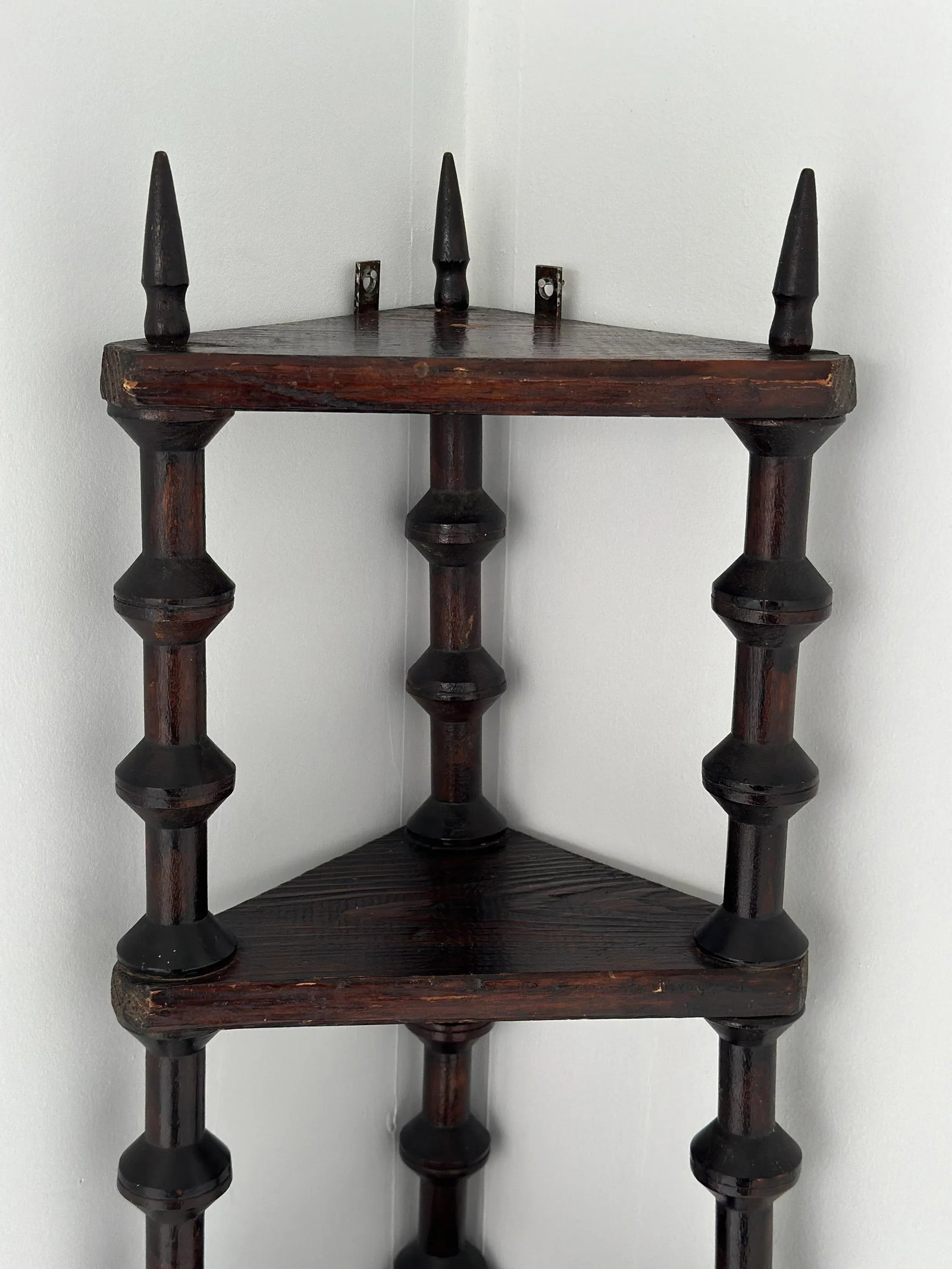 Vintage Folk Art Spool Corner Shelf, Circa Early 20th Century - 5