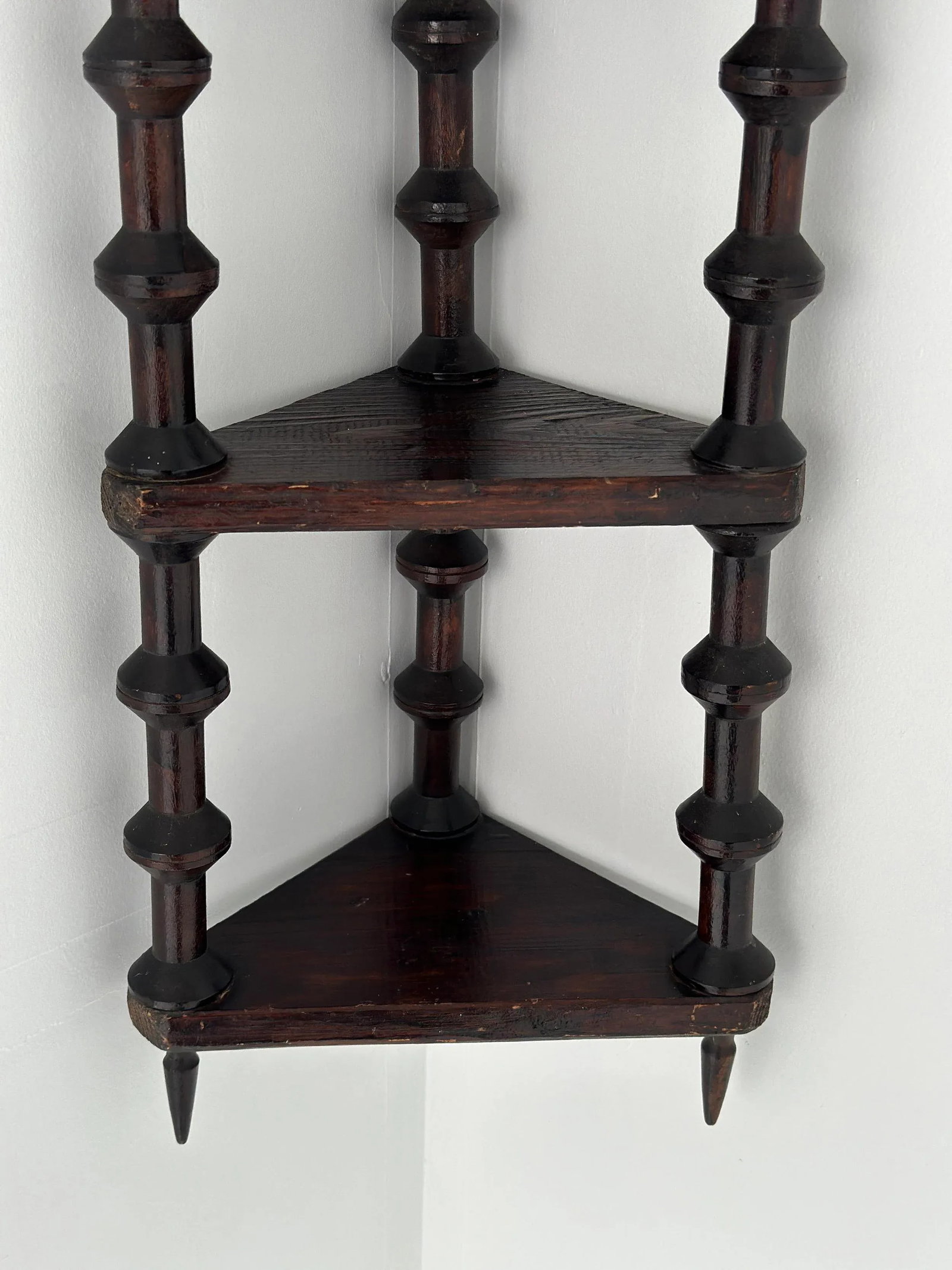 Vintage Folk Art Spool Corner Shelf, Circa Early 20th Century - 6