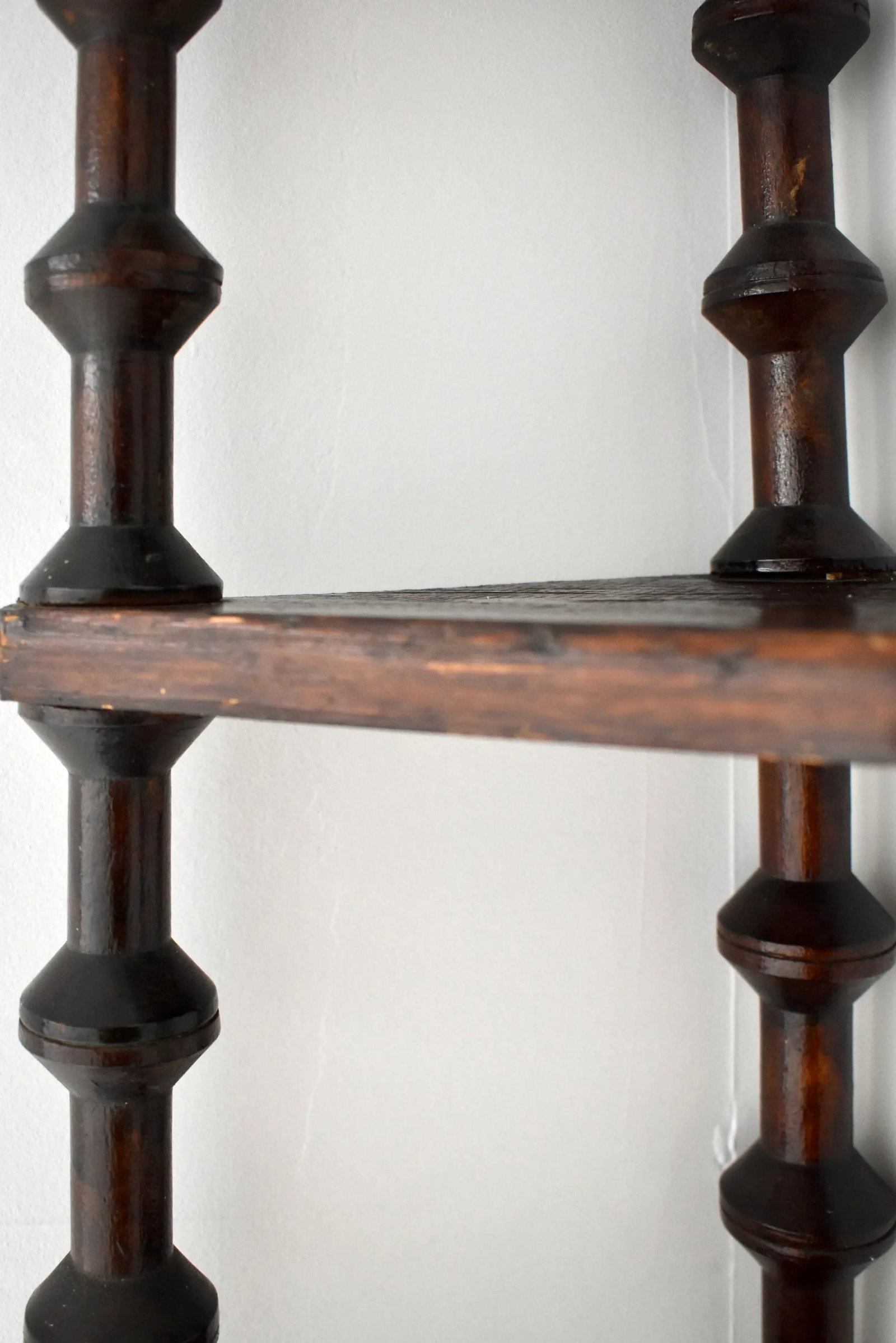 Vintage Folk Art Spool Corner Shelf, Circa Early 20th Century - 7