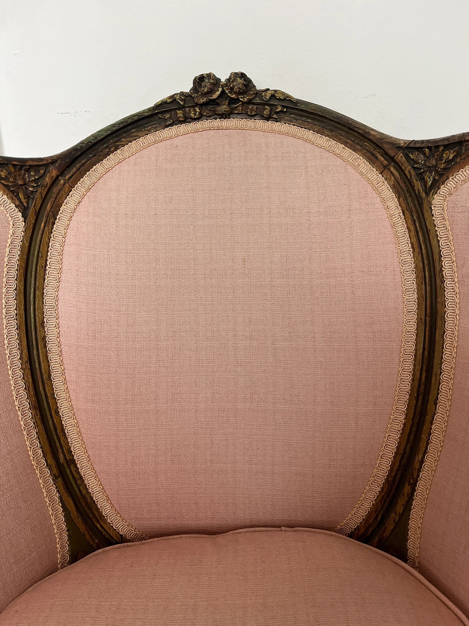 Early 19th Century Exquisite Round Wingback Antique Pink Side Chair Louis XV Style - 10