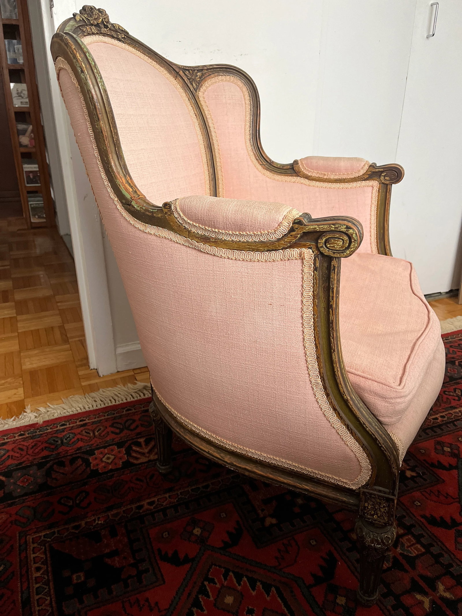 Early 19th Century Exquisite Round Wingback Antique Pink Side Chair Louis XV Style - 3