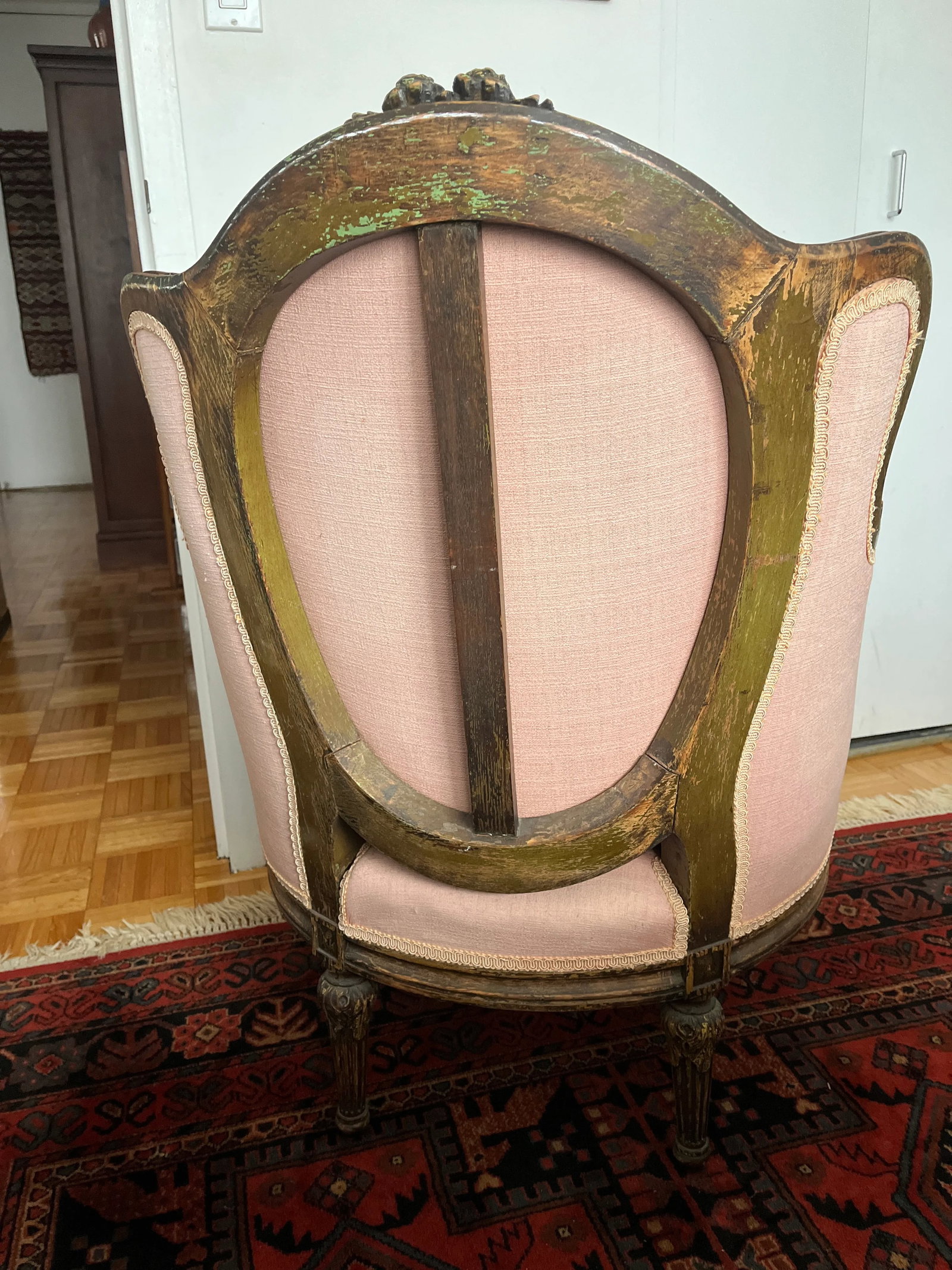 Early 19th Century Exquisite Round Wingback Antique Pink Side Chair Louis XV Style - 7