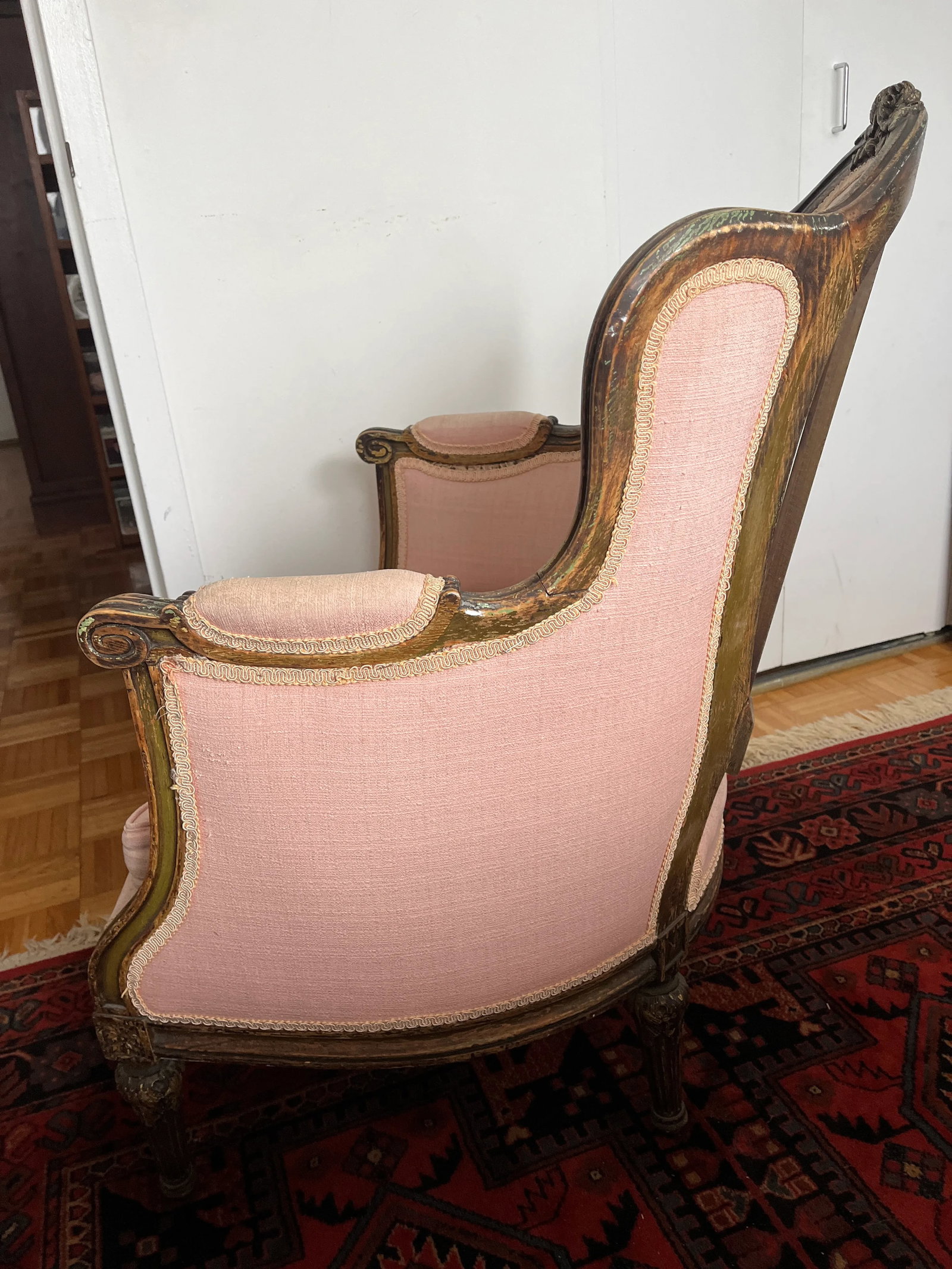 Early 19th Century Exquisite Round Wingback Antique Pink Side Chair Louis XV Style - 9
