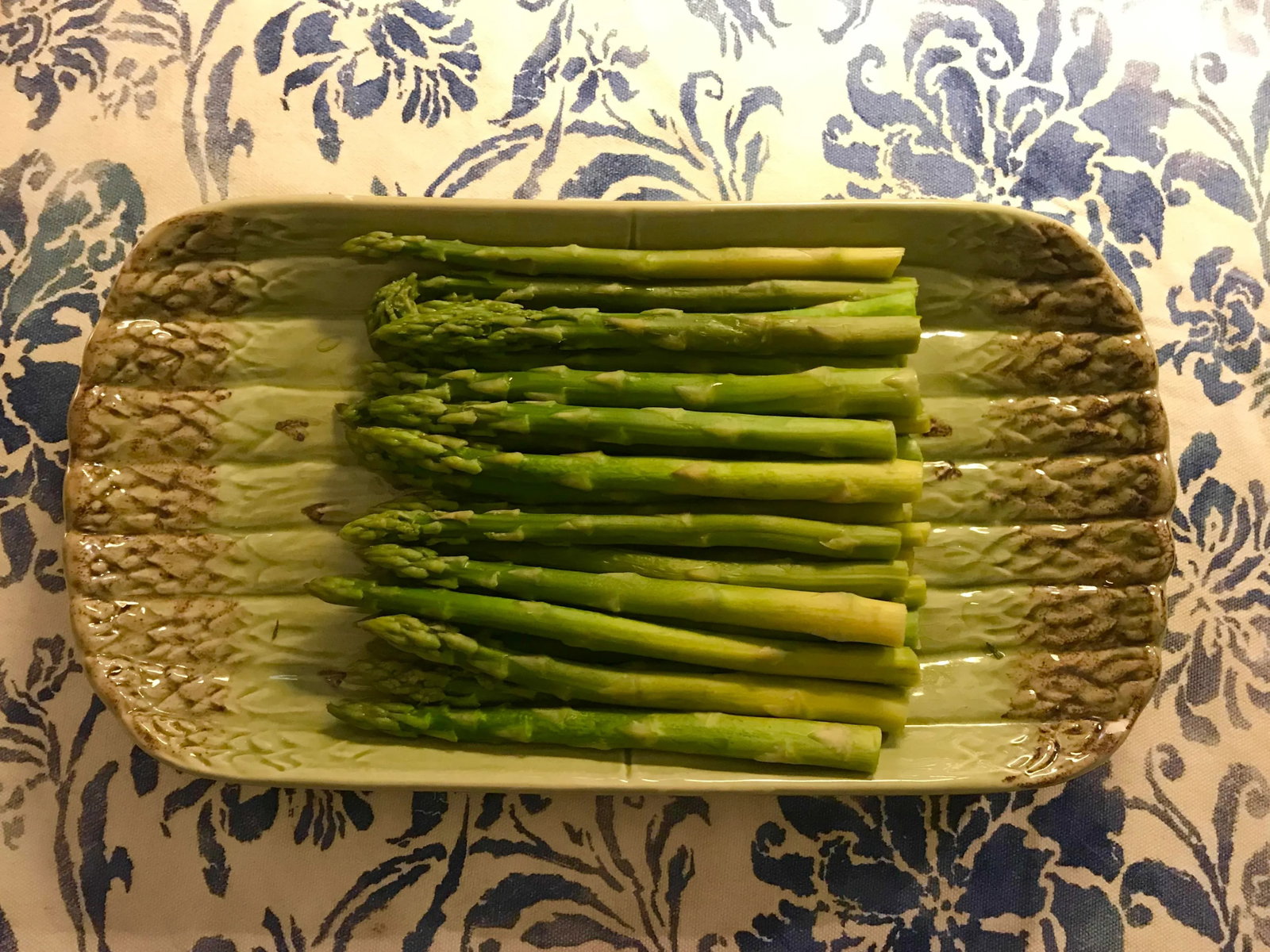 Vintage Portuguese Majolica Asparagus Dish - 7