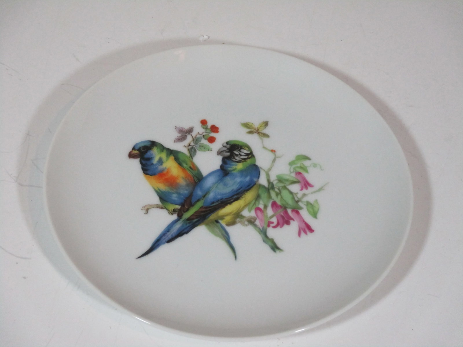 1960s Mottahedeh Parrots on a Branch Plate - 4