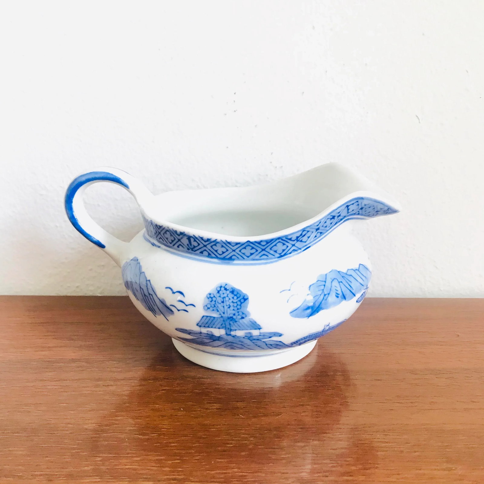 Vintage Willow-Ware Style Chinoiserie Blue and White Gravy Boat Pitcher - 2
