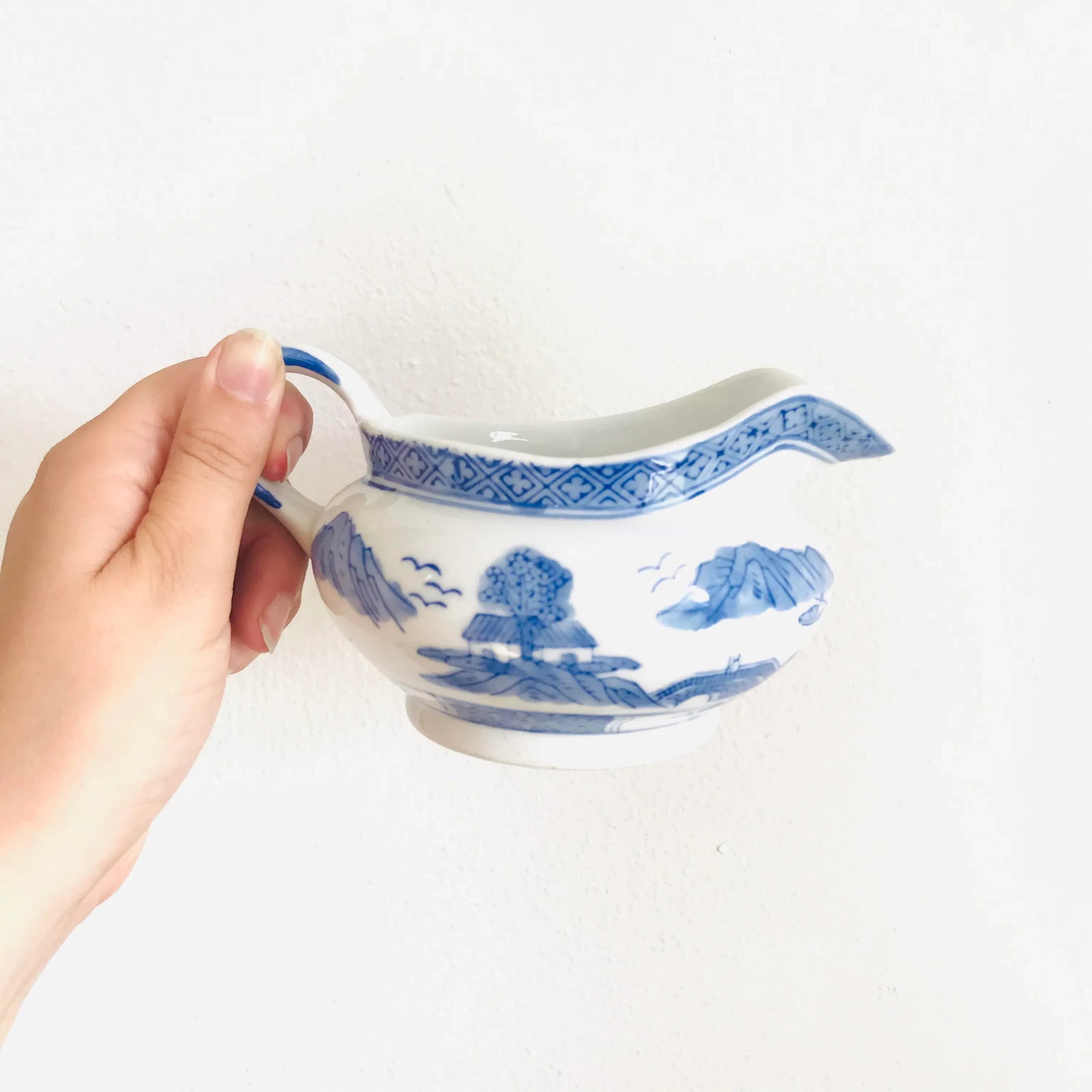 Vintage Willow-Ware Style Chinoiserie Blue and White Gravy Boat Pitcher - 3