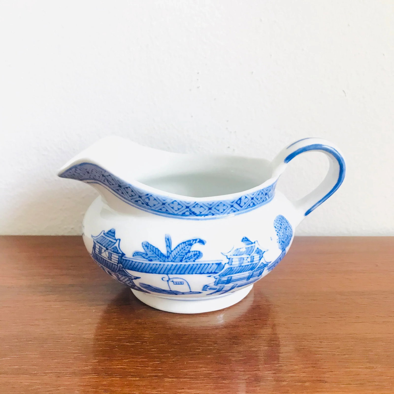 Vintage Willow-Ware Style Chinoiserie Blue and White Gravy Boat Pitcher - 9