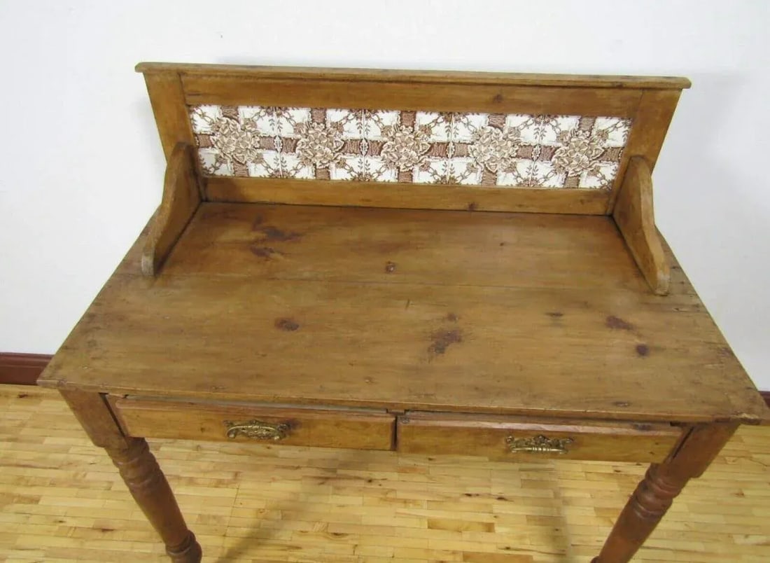 1890s English Victorian Pine Washstand With Tile Backsplash - 4