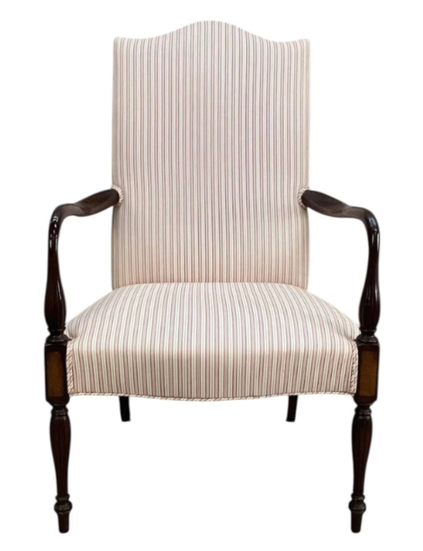 Elegant Antique Mahogany Armchair With Classic Edwardian Lines - 2