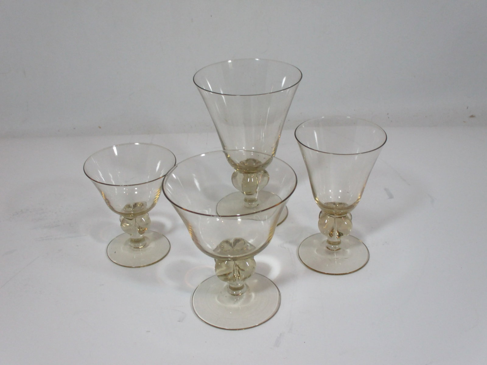 1960s Yellow Tint Stemmed Glassware - 22 Pieces - 4