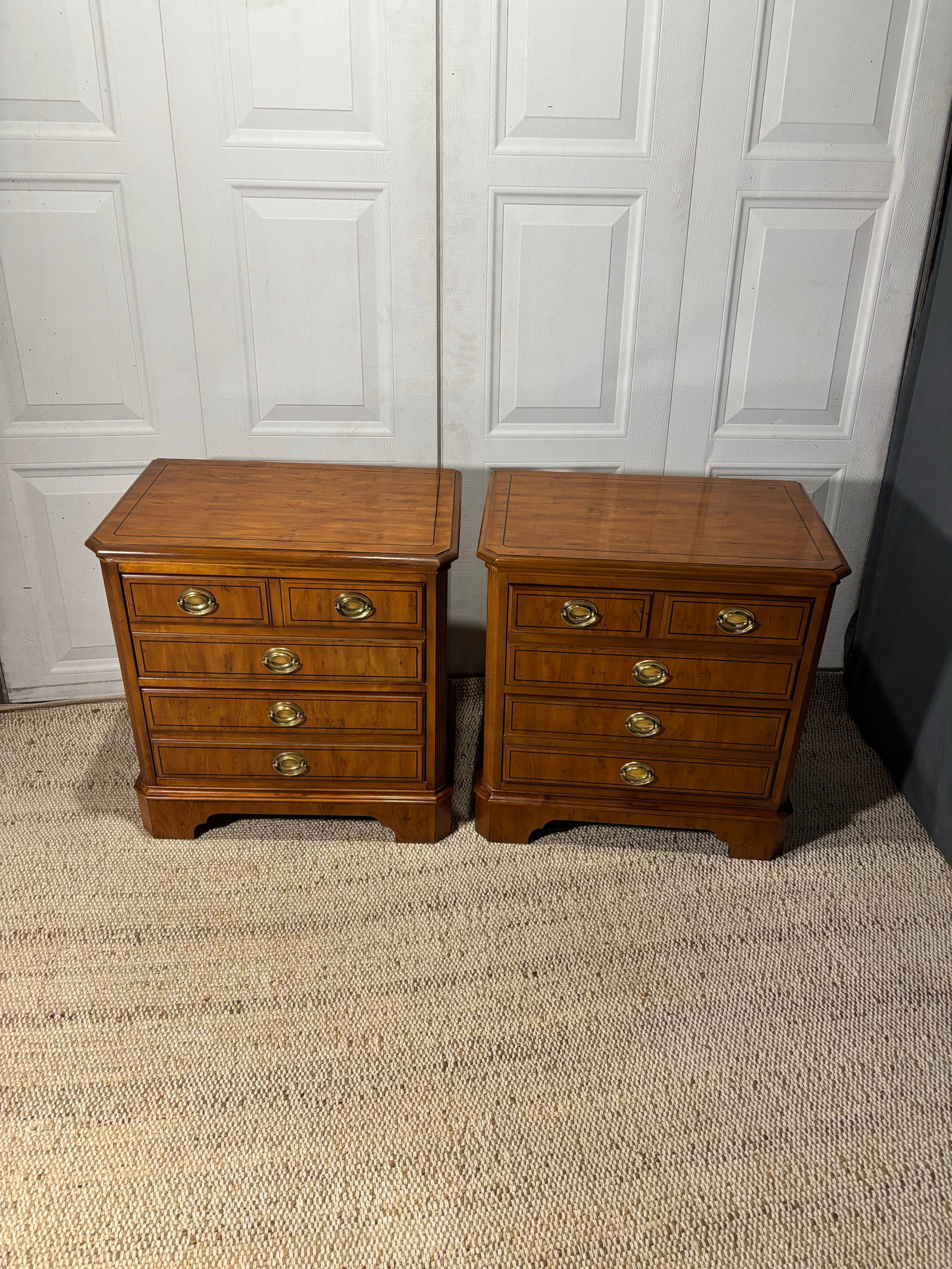 Late 20th Century Yew Wood Nightstands From the Yorkshire Collection by Drexel Heritage, 2 Pieces - 2