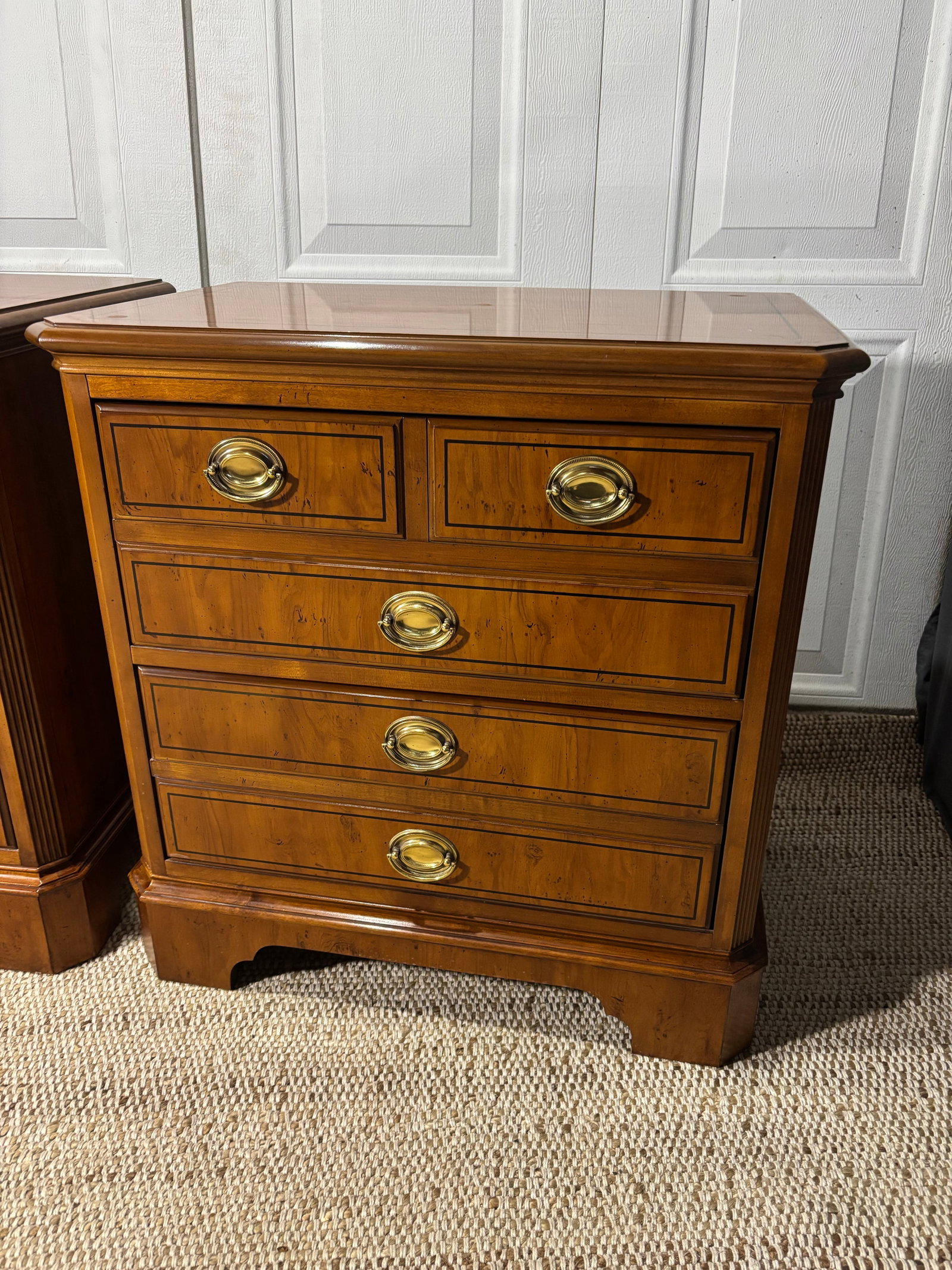 Late 20th Century Yew Wood Nightstands From the Yorkshire Collection by Drexel Heritage, 2 Pieces - 4
