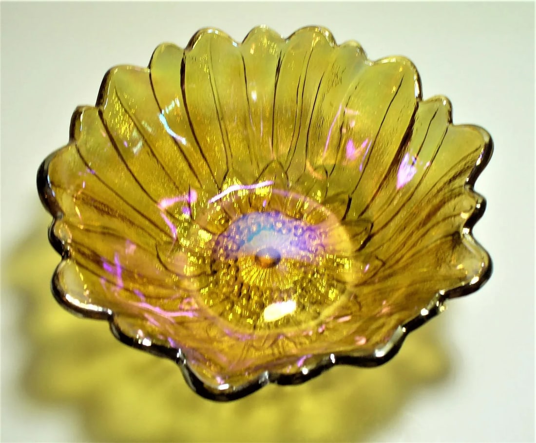 Vintage Indiana Glass Carnival Floral Glass Bowl - 3