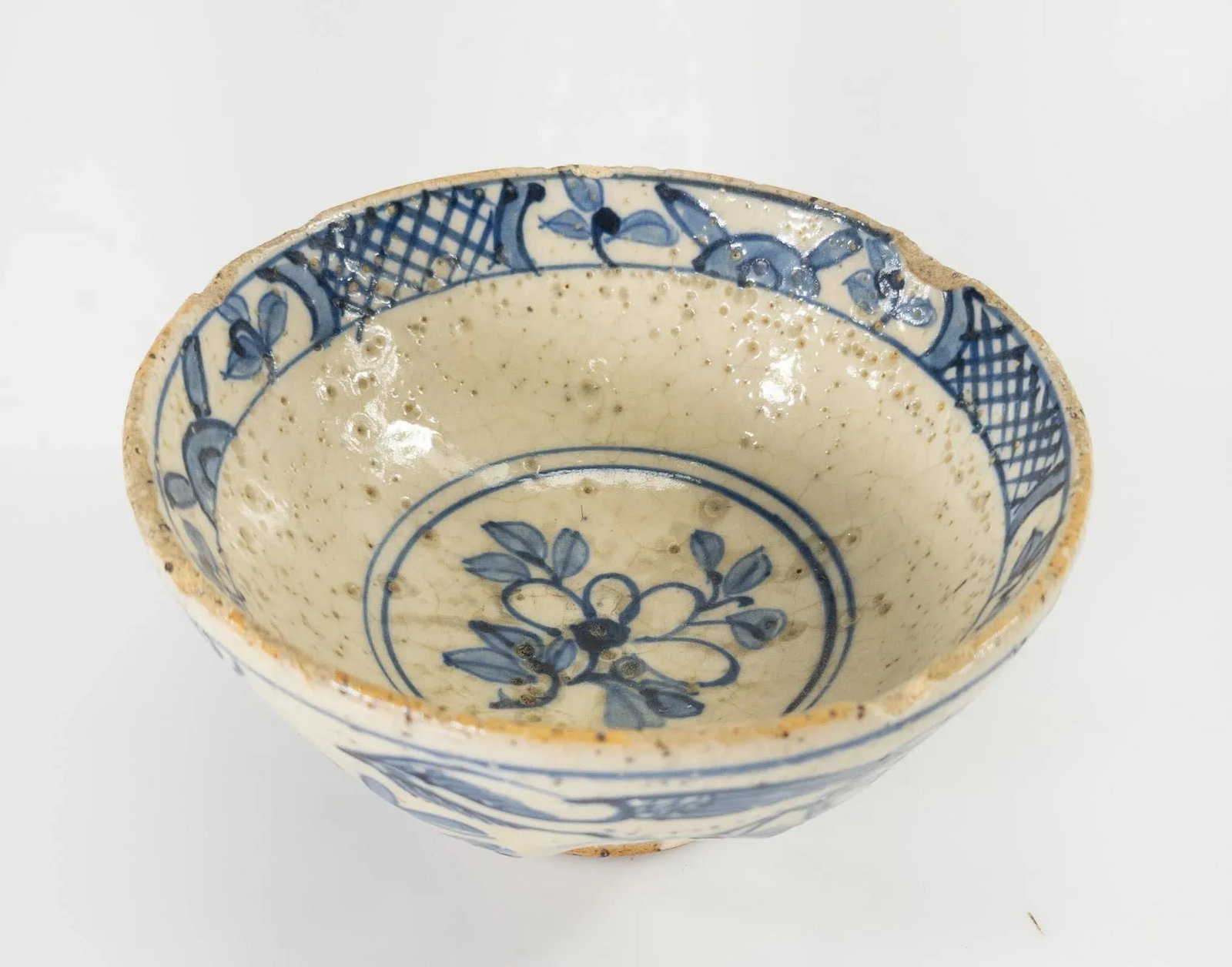 Early Korean Chinoiserie Blue and White Bowl - 2