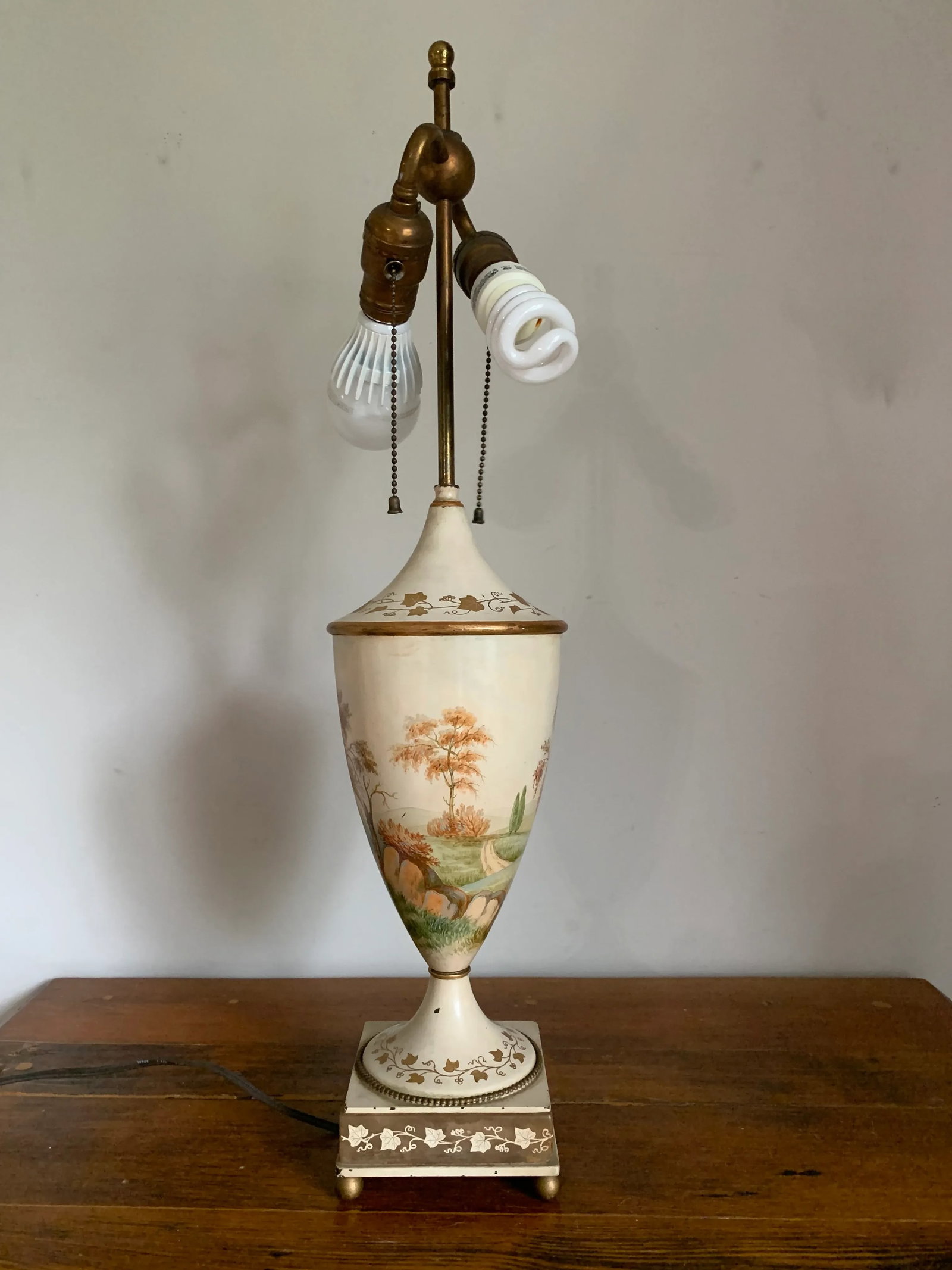 Vintage 1930s French Hand Painted Toleware Table Lamp - 10