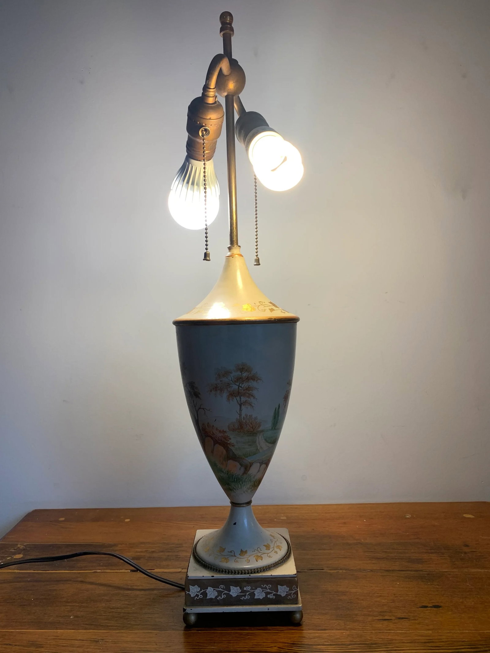 Vintage 1930s French Hand Painted Toleware Table Lamp - 2
