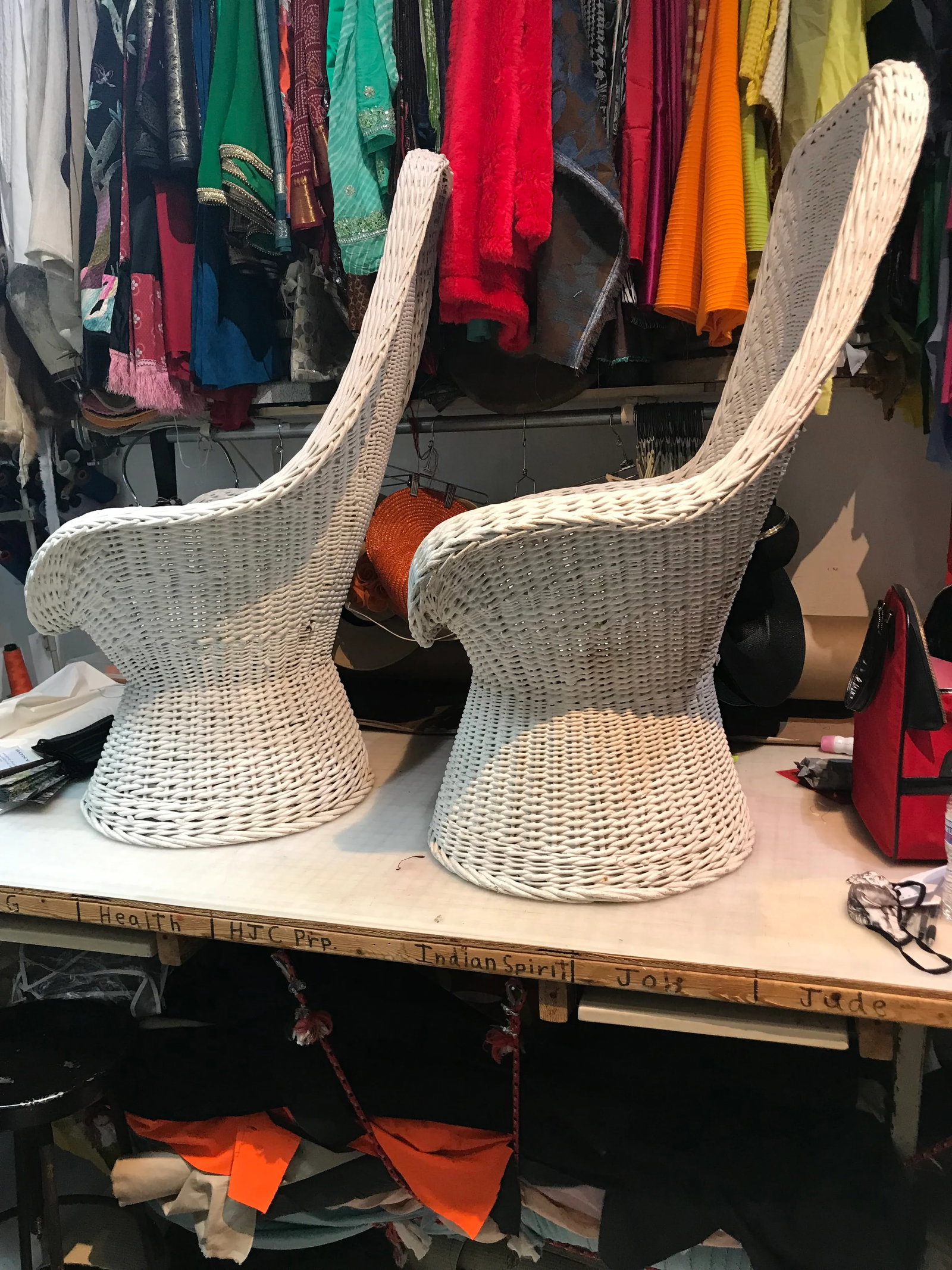 Mid Century White Wicker Chairs - a Pair - 12