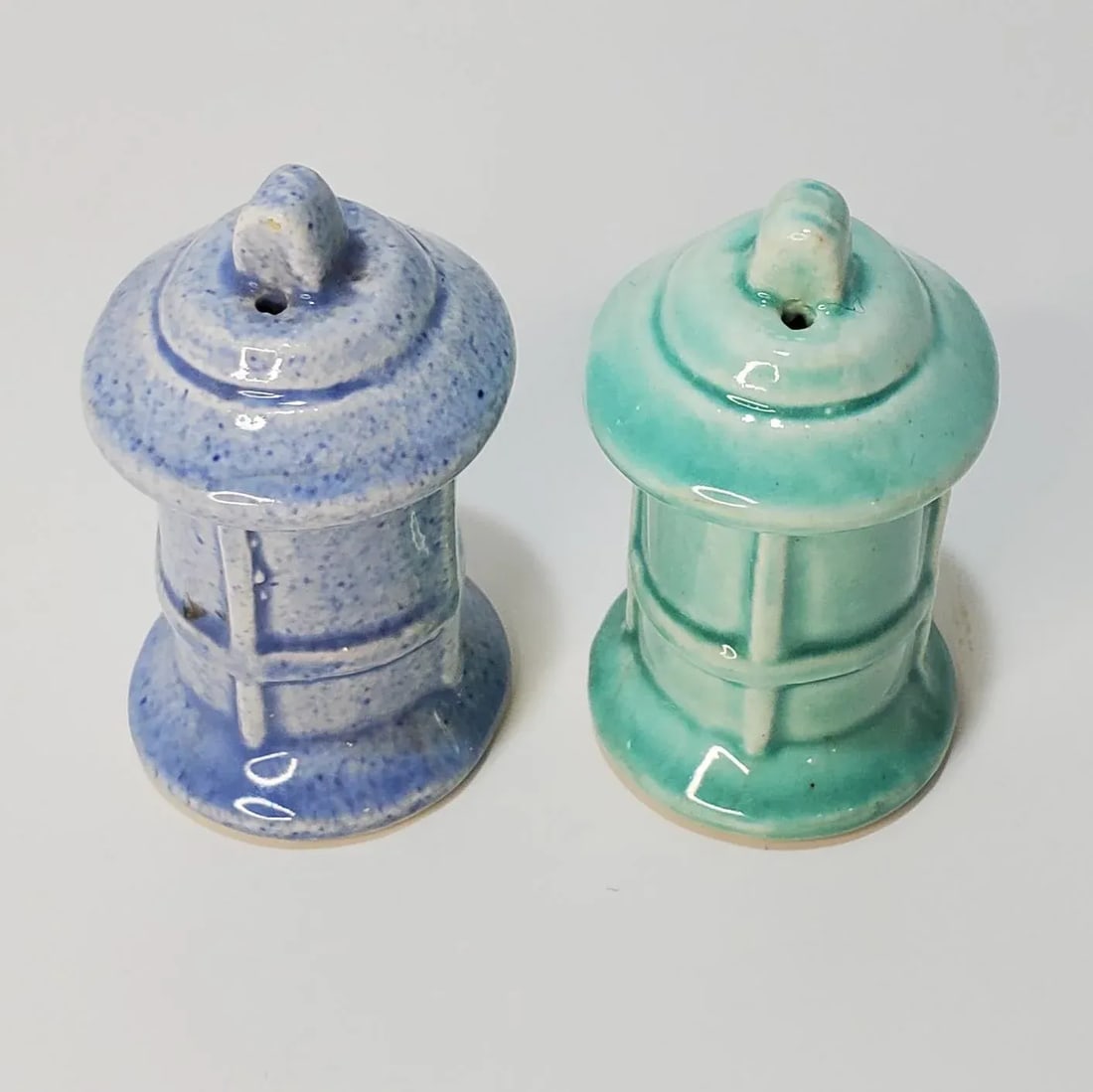 1950s Teal and Periwinkle Ceramic Lantern Salt & Pepper Shakers - 4