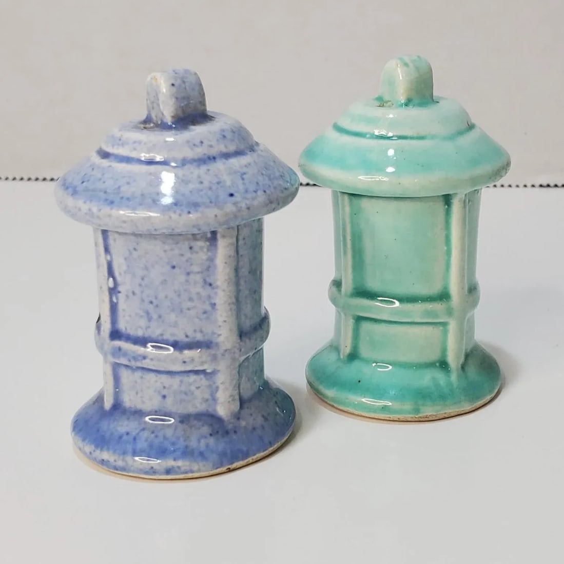 1950s Teal and Periwinkle Ceramic Lantern Salt & Pepper Shakers - 6