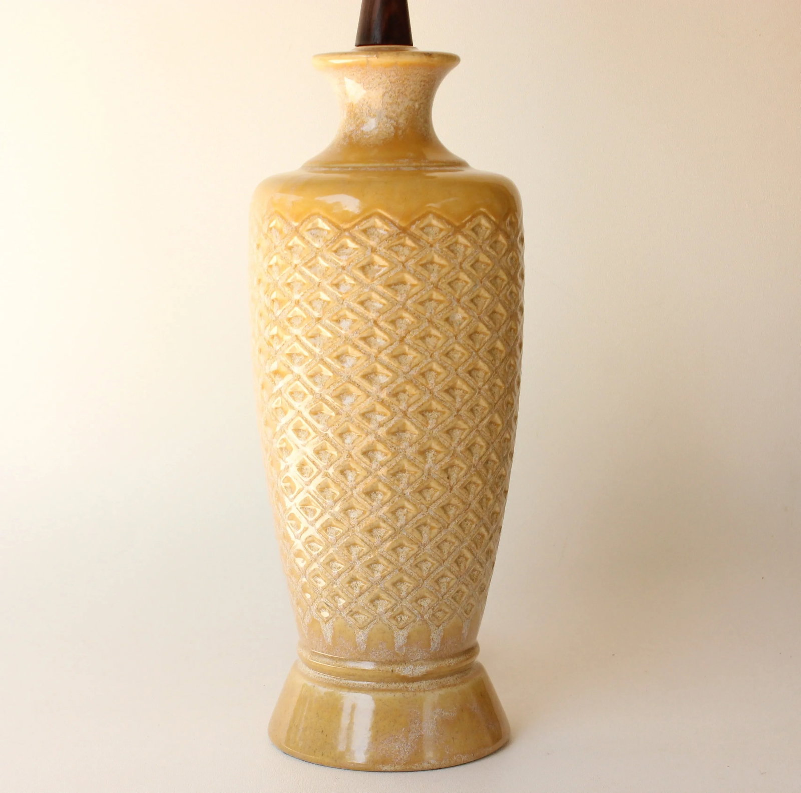 Crosshatch Mid-Century Ceramic Table Lamp With Mottled Glaze - 4