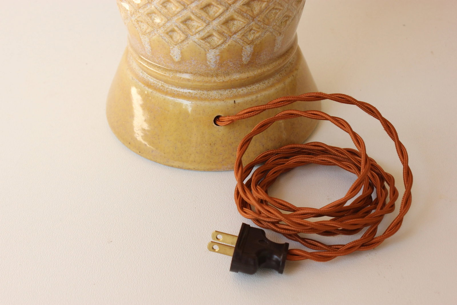 Crosshatch Mid-Century Ceramic Table Lamp With Mottled Glaze - 7