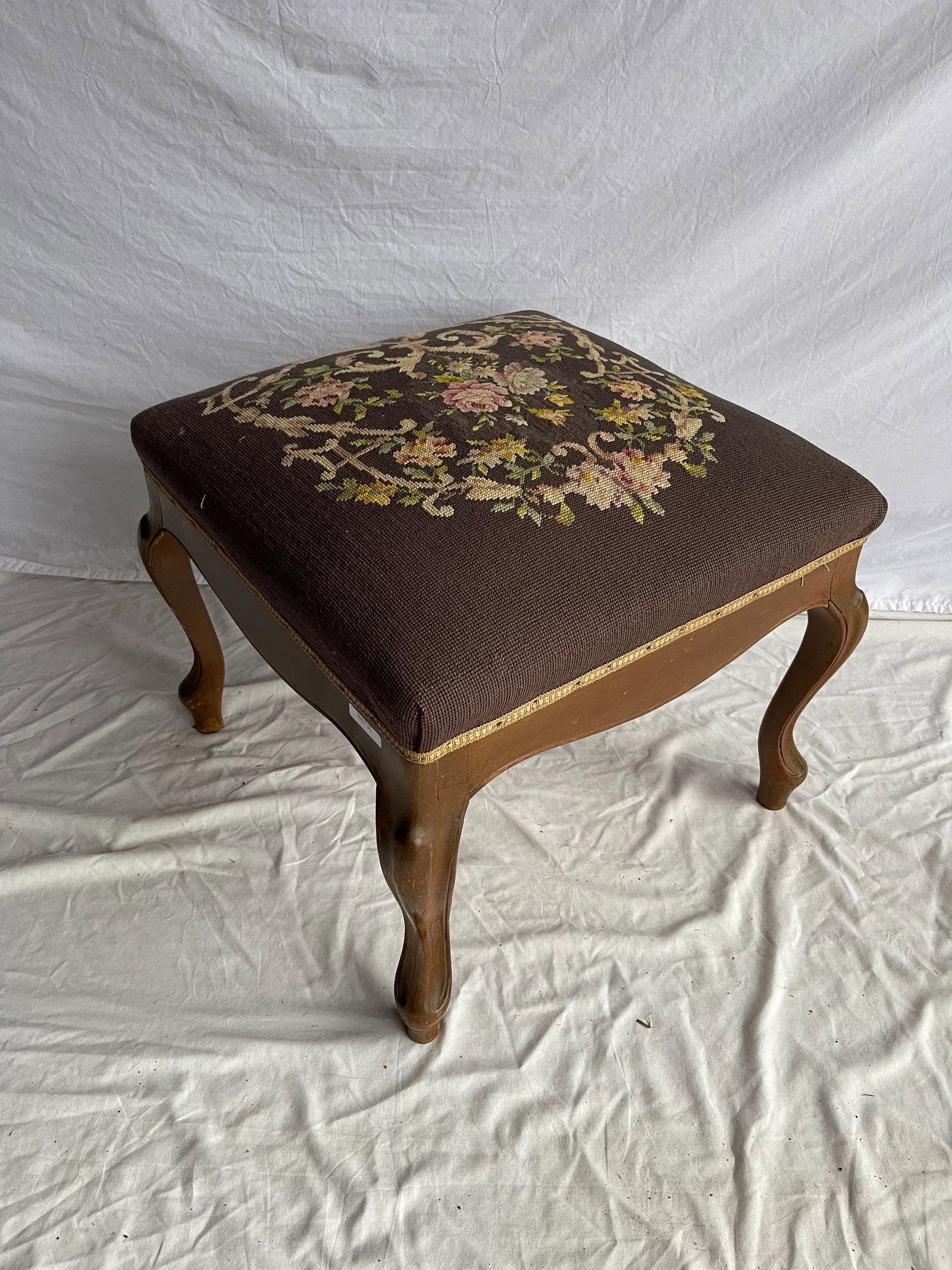 Early 20th Century Victorian Floral Needlepoint Parlor Stool - 2