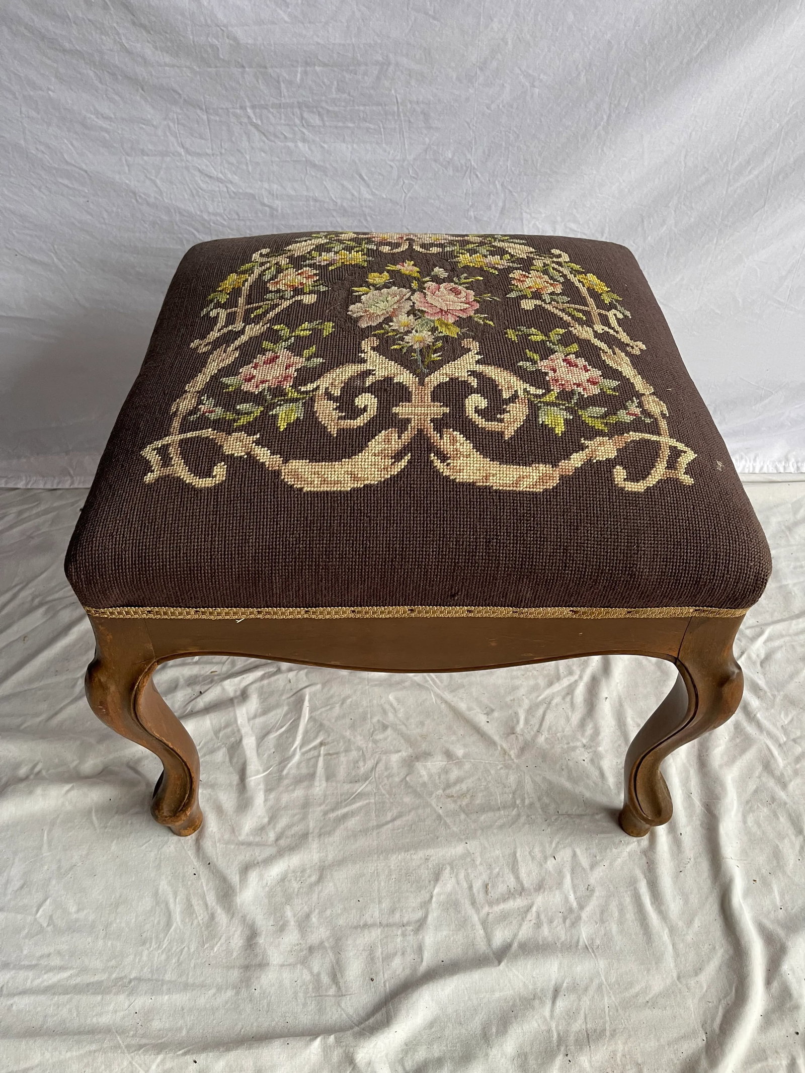 Early 20th Century Victorian Floral Needlepoint Parlor Stool - 4