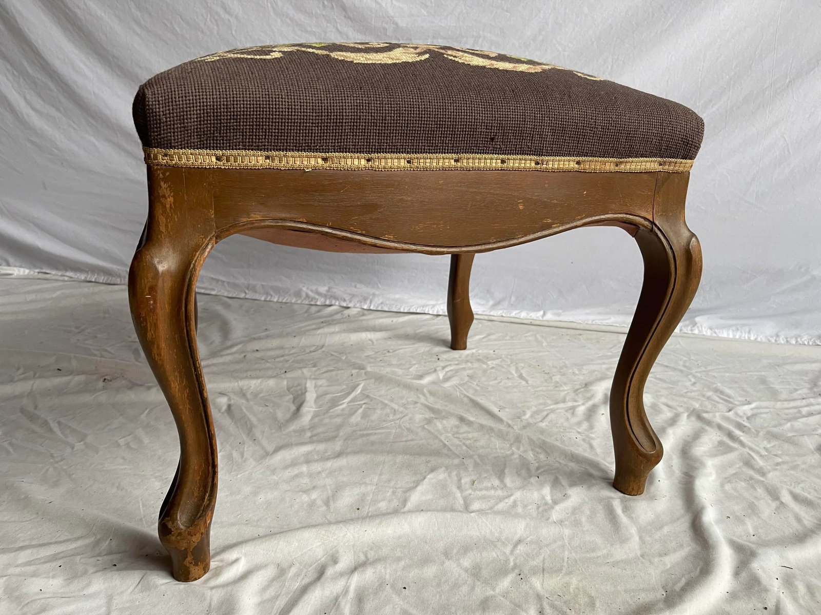 Early 20th Century Victorian Floral Needlepoint Parlor Stool - 7
