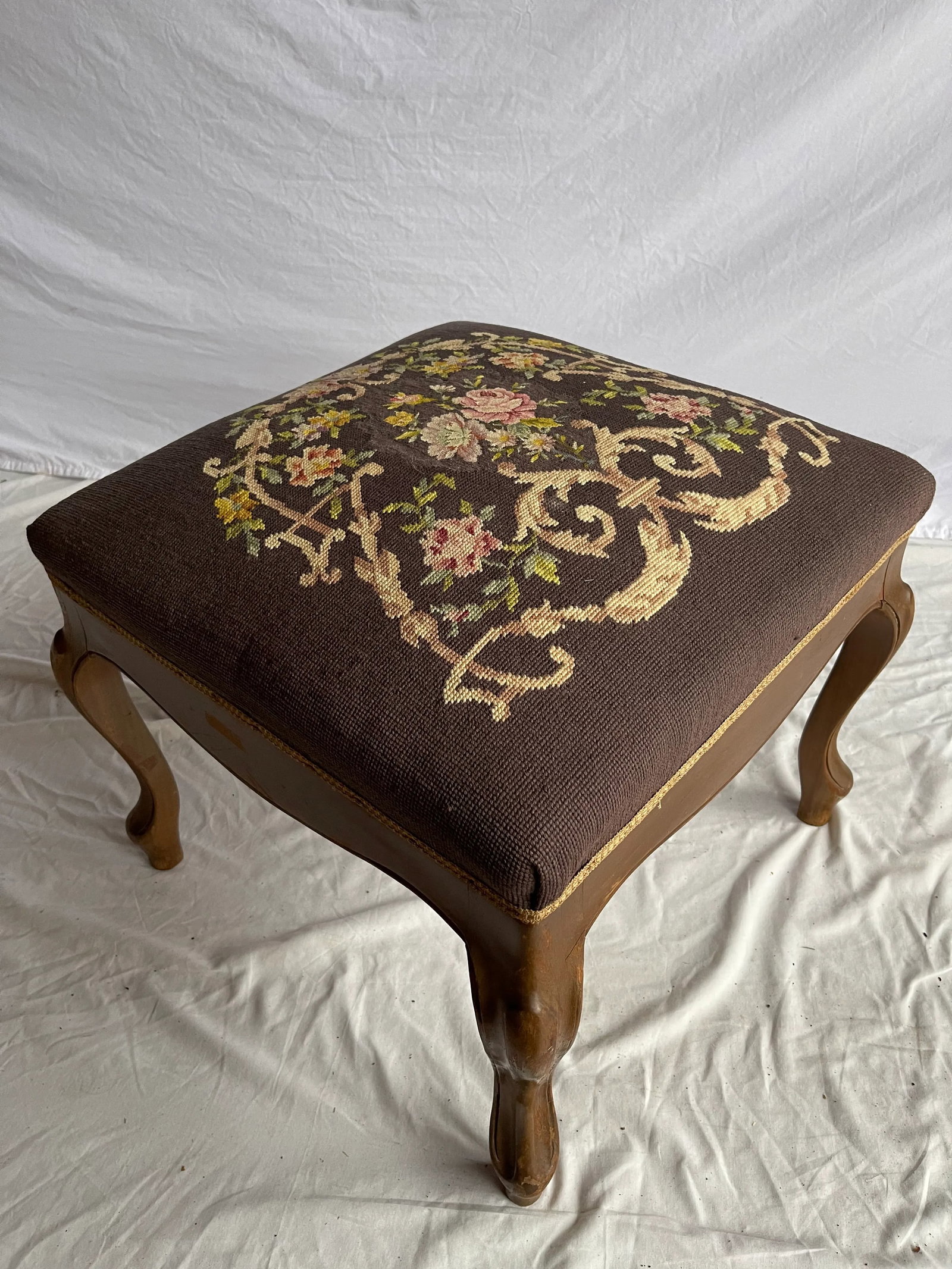 Early 20th Century Victorian Floral Needlepoint Parlor Stool - 8