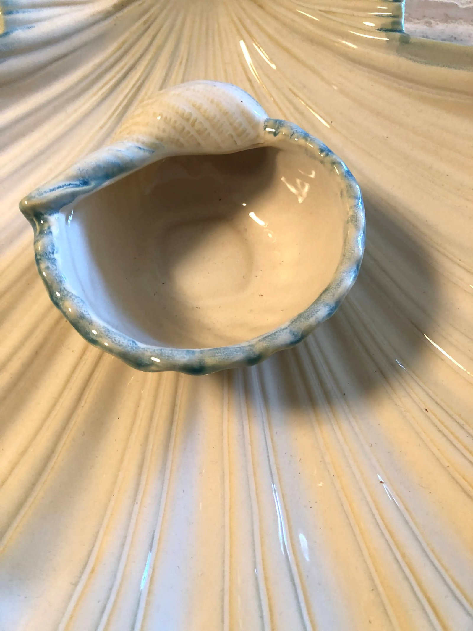 Contemporary Ceramic Seashell Chip & Dip Bowl Set- 2 Pieces - 7