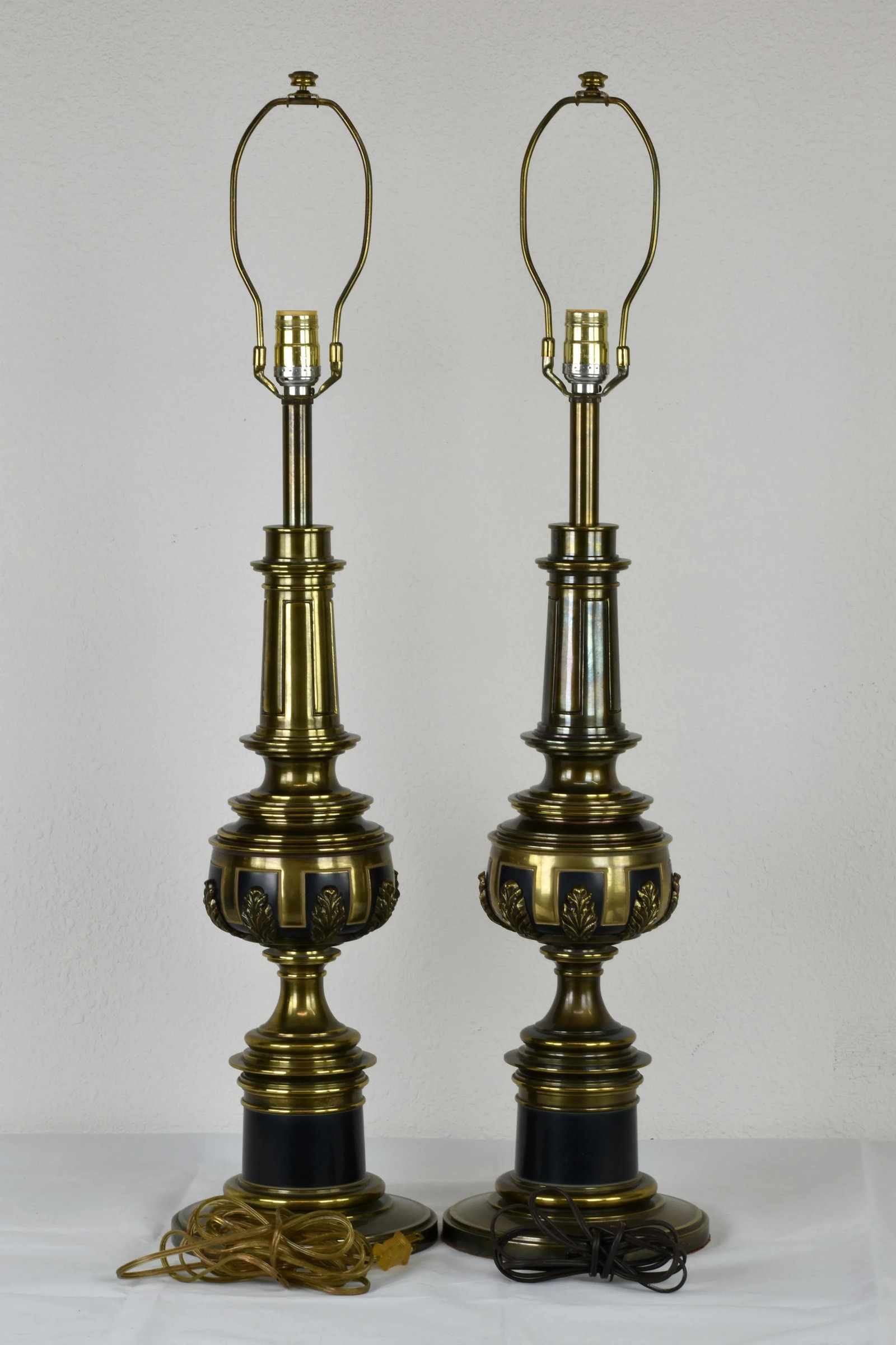1960's Stiffel Hollywood Regency Gold Brass Acanthus Leaf Detailing Black Enamel Accent Table Lamps - 11
