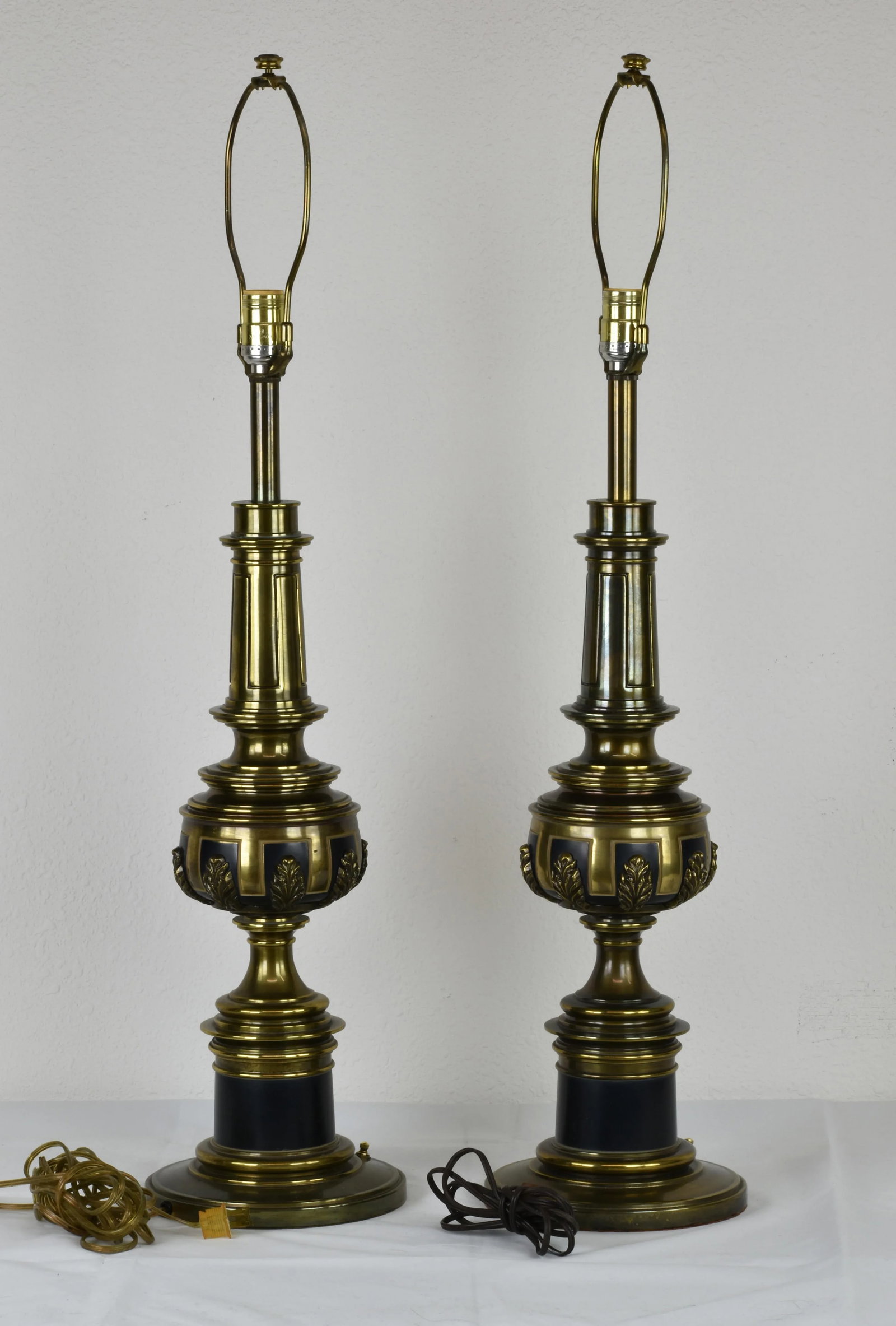 1960's Stiffel Hollywood Regency Gold Brass Acanthus Leaf Detailing Black Enamel Accent Table Lamps - 2