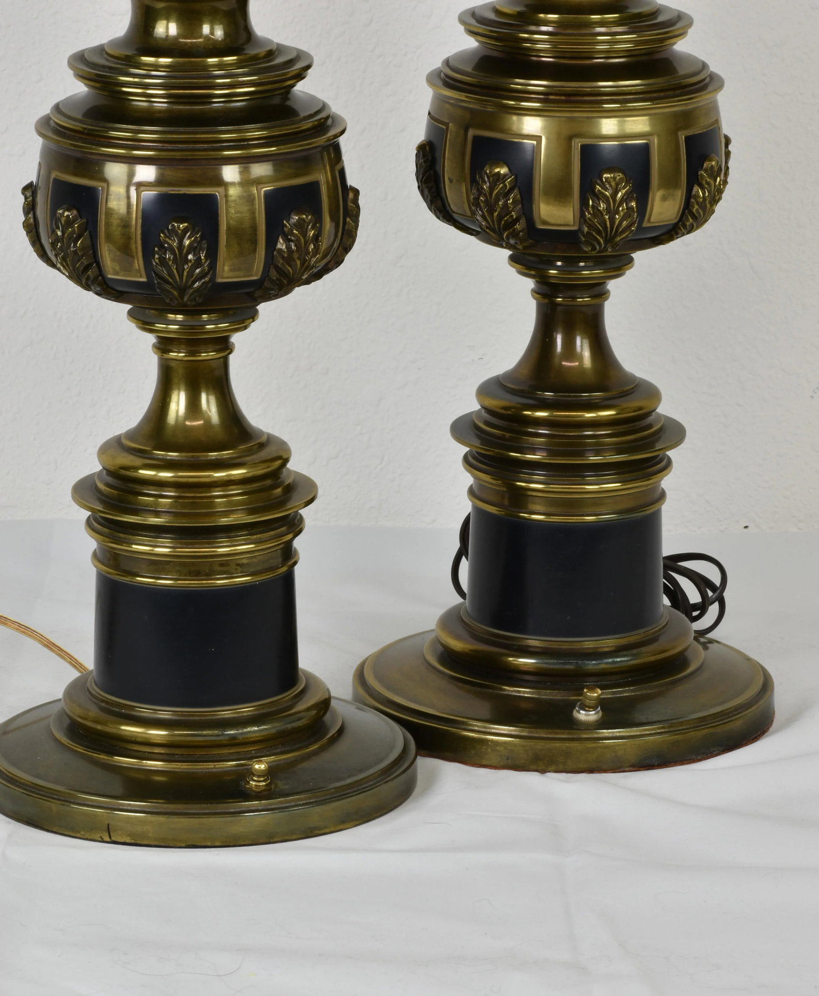 1960's Stiffel Hollywood Regency Gold Brass Acanthus Leaf Detailing Black Enamel Accent Table Lamps - 4