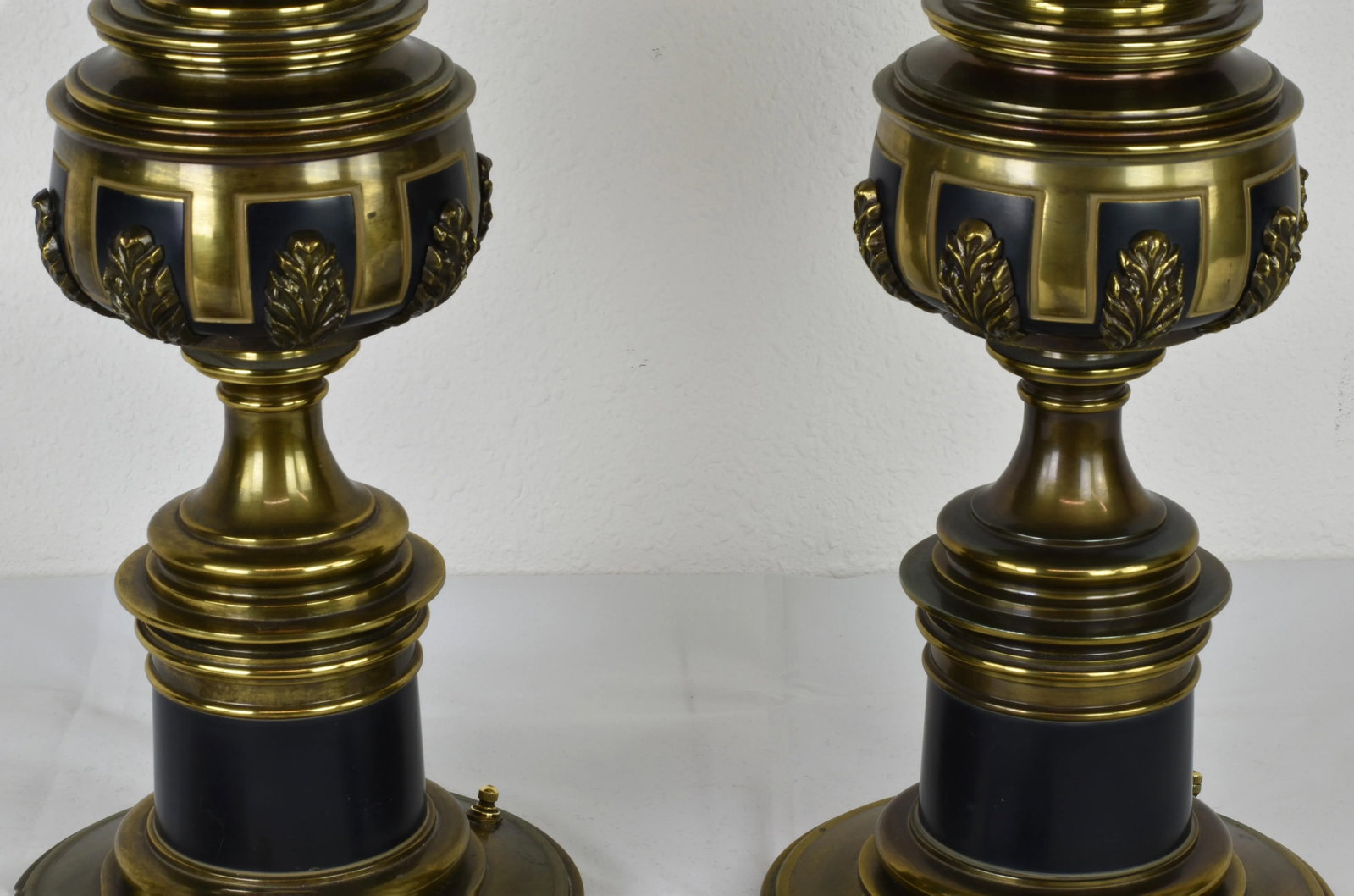 1960's Stiffel Hollywood Regency Gold Brass Acanthus Leaf Detailing Black Enamel Accent Table Lamps - 9