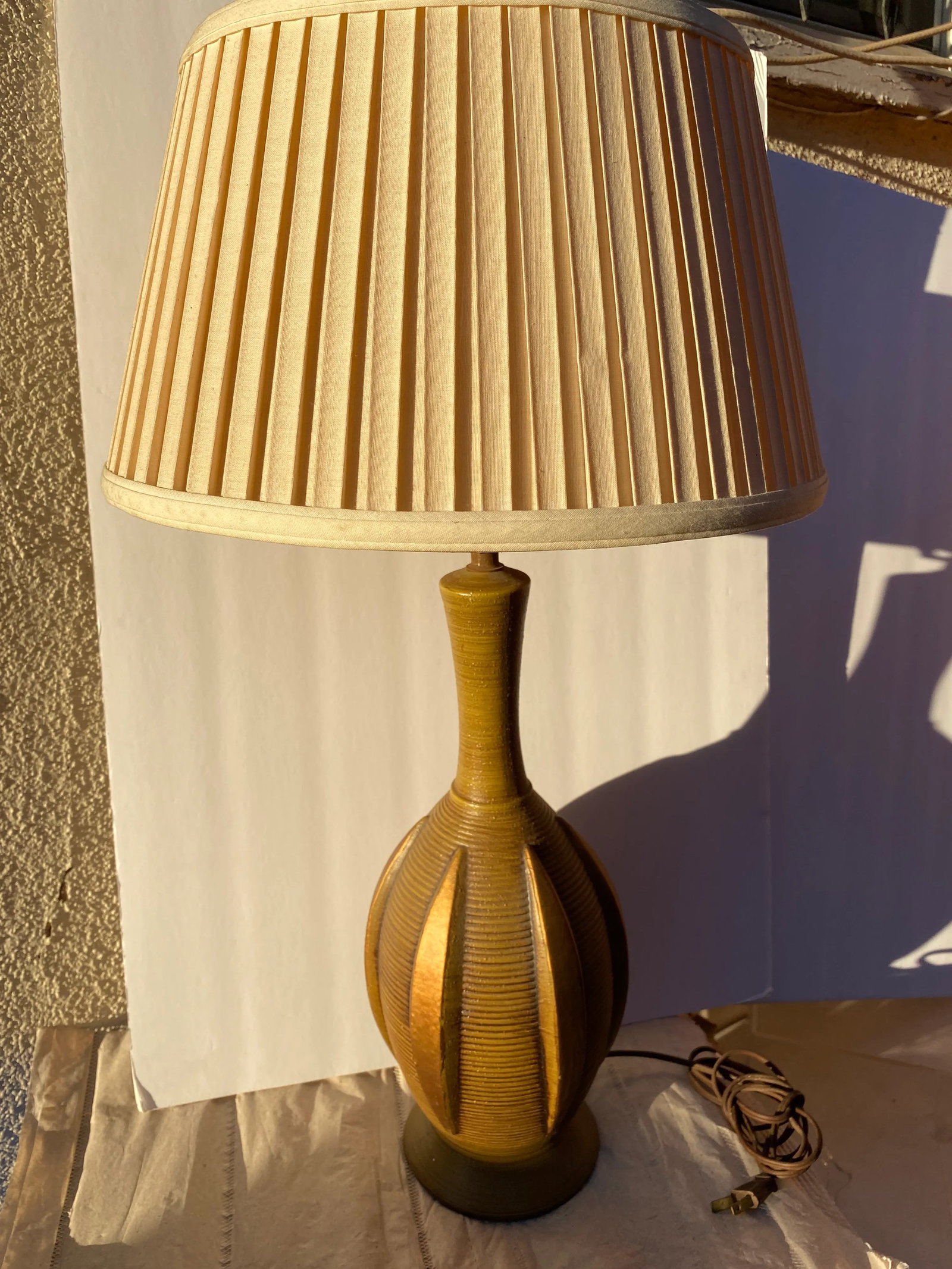 Mid-Century Modern Textured Pottery Lamp - 3