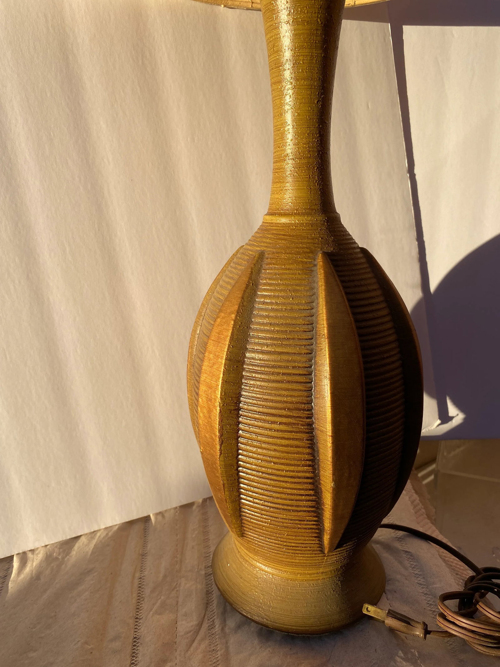 Mid-Century Modern Textured Pottery Lamp - 4