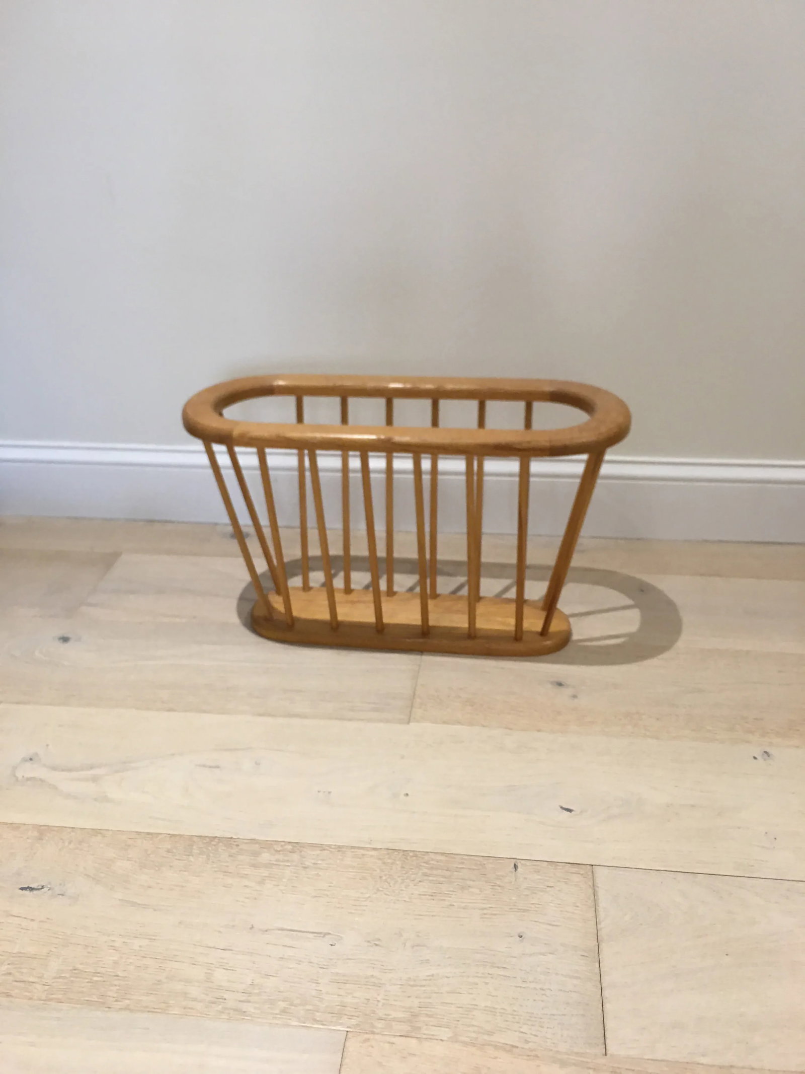 Mid Century Modern Spindled Magazine Rack in the Style of Arthur Umanoff - 3