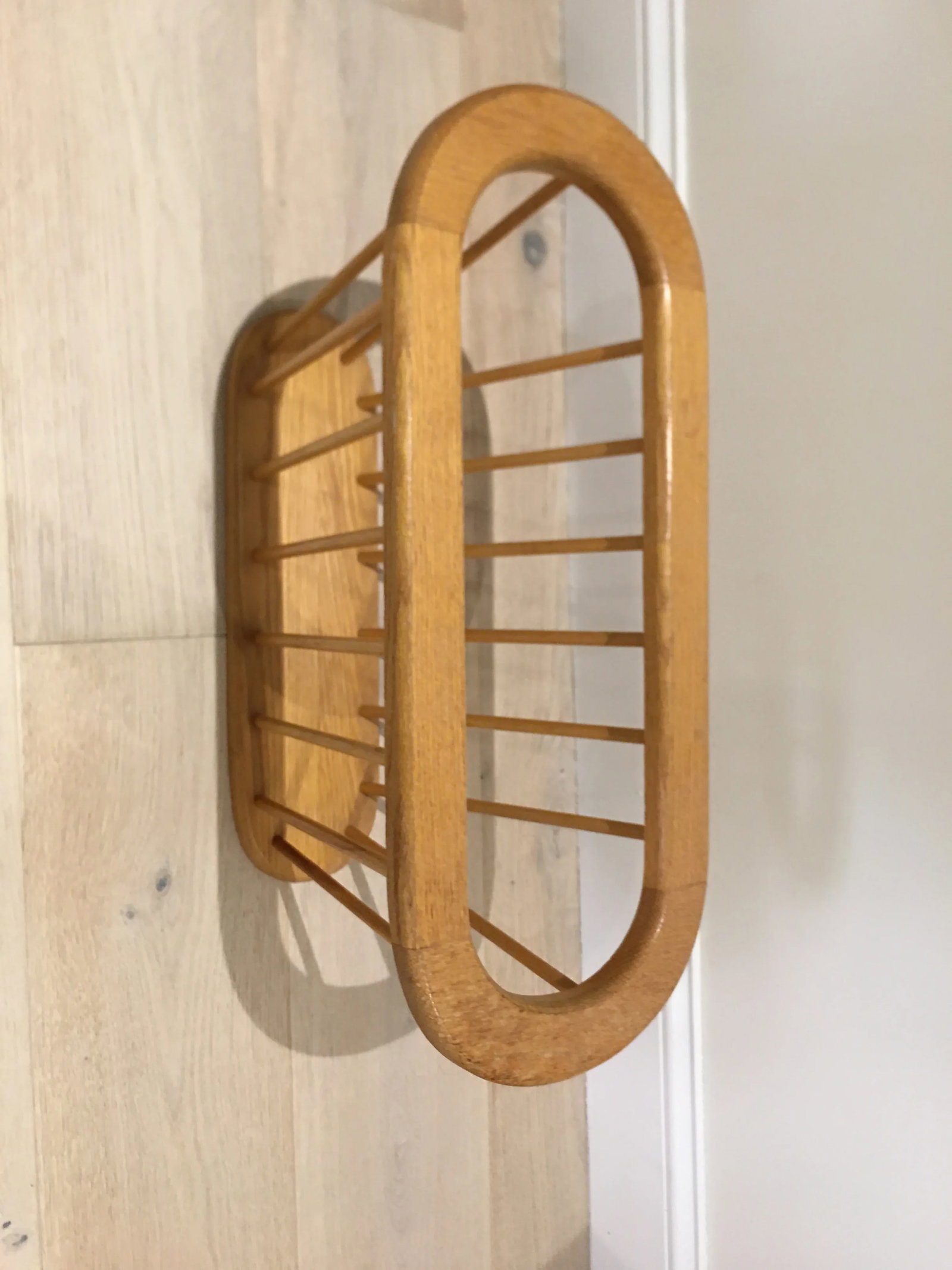 Mid Century Modern Spindled Magazine Rack in the Style of Arthur Umanoff - 6