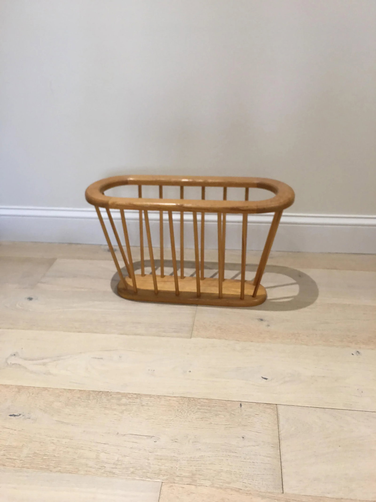 Mid Century Modern Spindled Magazine Rack in the Style of Arthur Umanoff - 7
