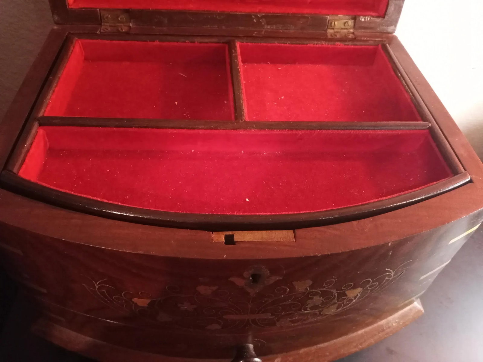 1950s Vintage Gold Inlay Wood Jewelry Box With Red Felt Lining - 2