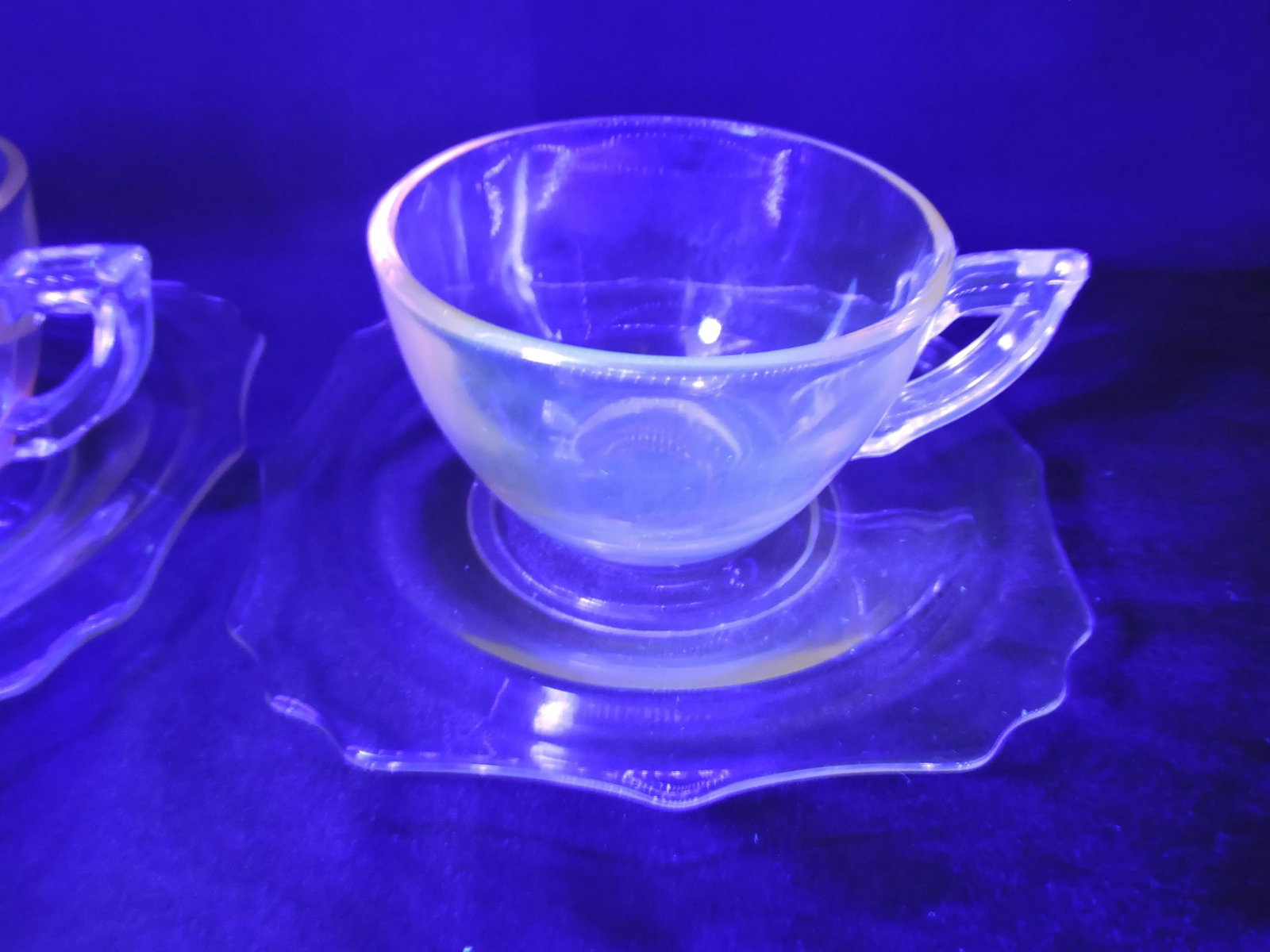 Circa 1924 Diamond Glassware Empress Variant Teacup Set 4 Pieces - 3