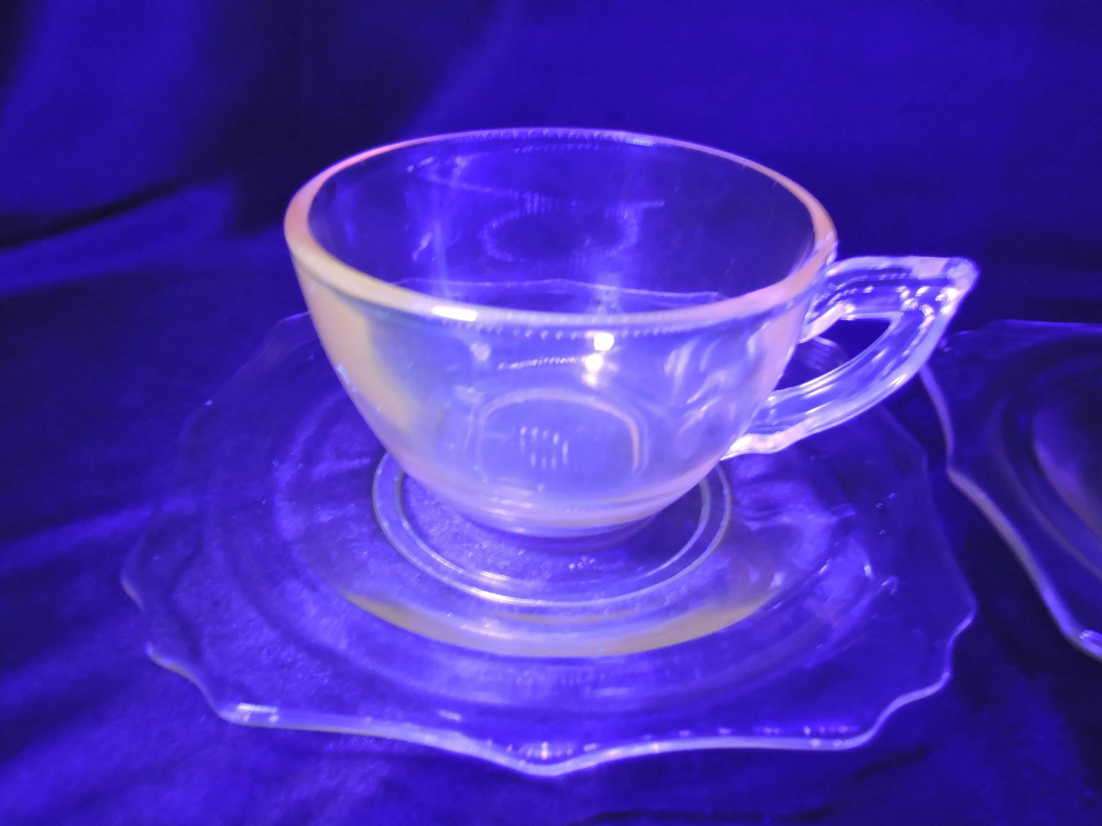 Circa 1924 Diamond Glassware Empress Variant Teacup Set 4 Pieces - 4