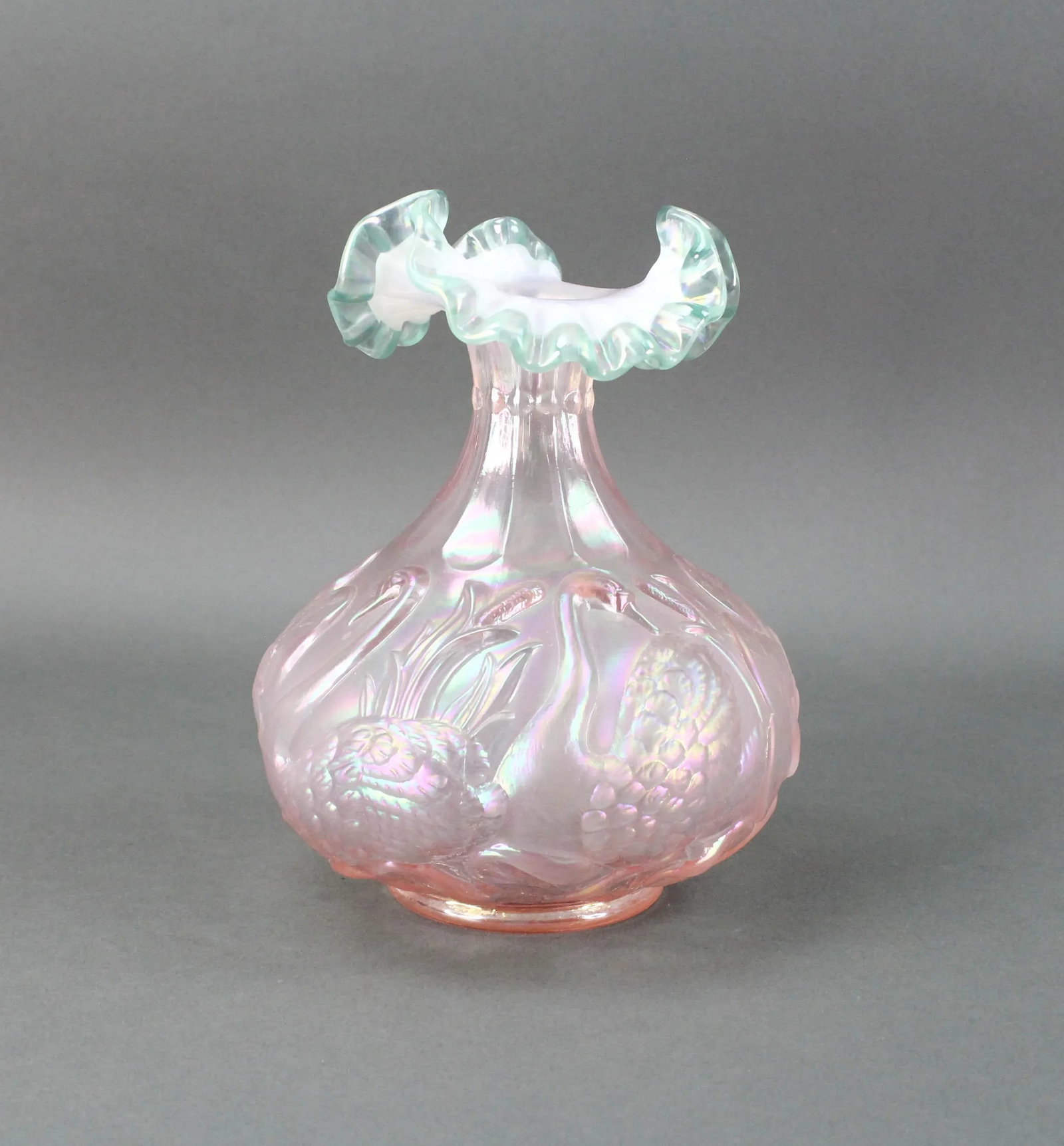 Mid 20th Century George Fenton Signed Opalescent Iridescent Pink & Green Ruffled Crest Swan Vase - 4