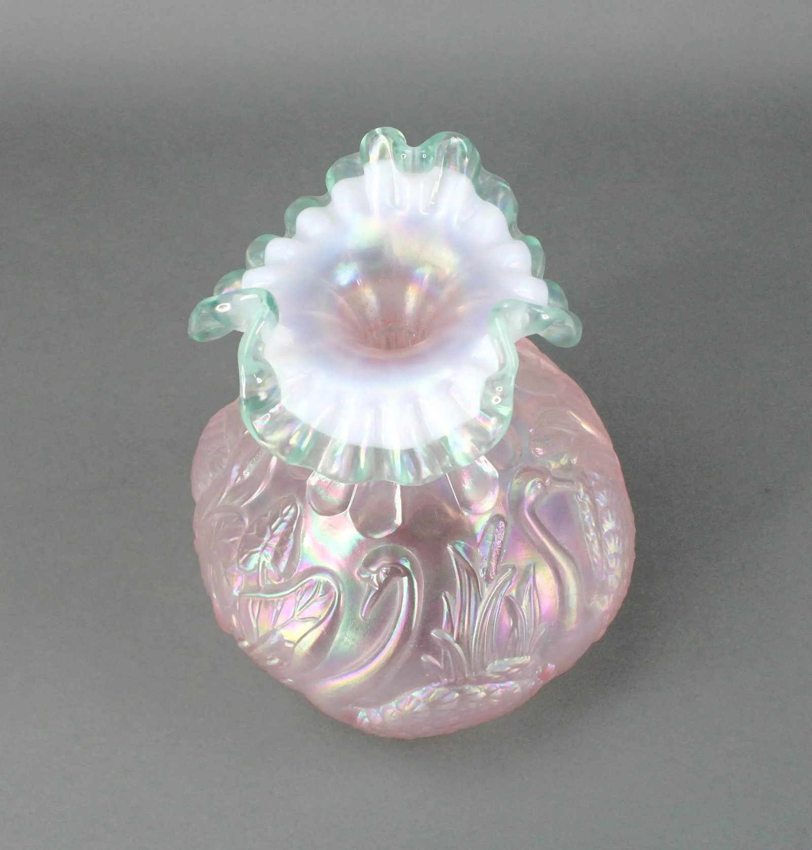 Mid 20th Century George Fenton Signed Opalescent Iridescent Pink & Green Ruffled Crest Swan Vase - 6