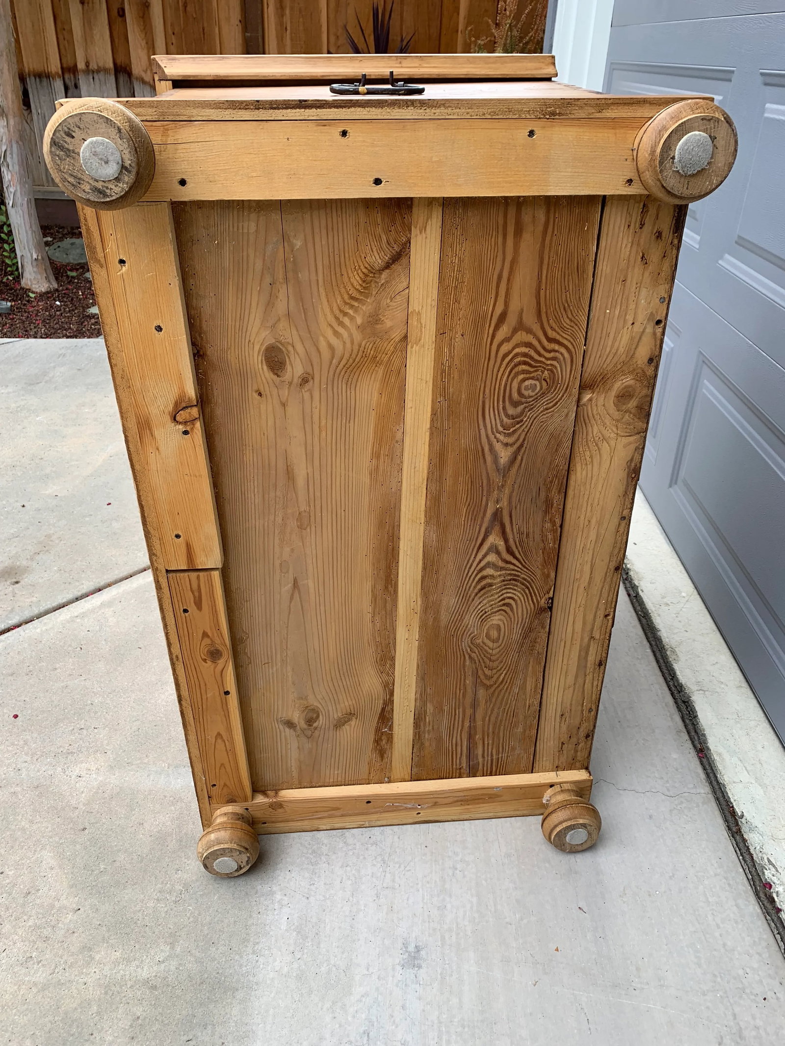 19th Century British Pine Single Drawer Blanket Chest With Bun Feet - 12