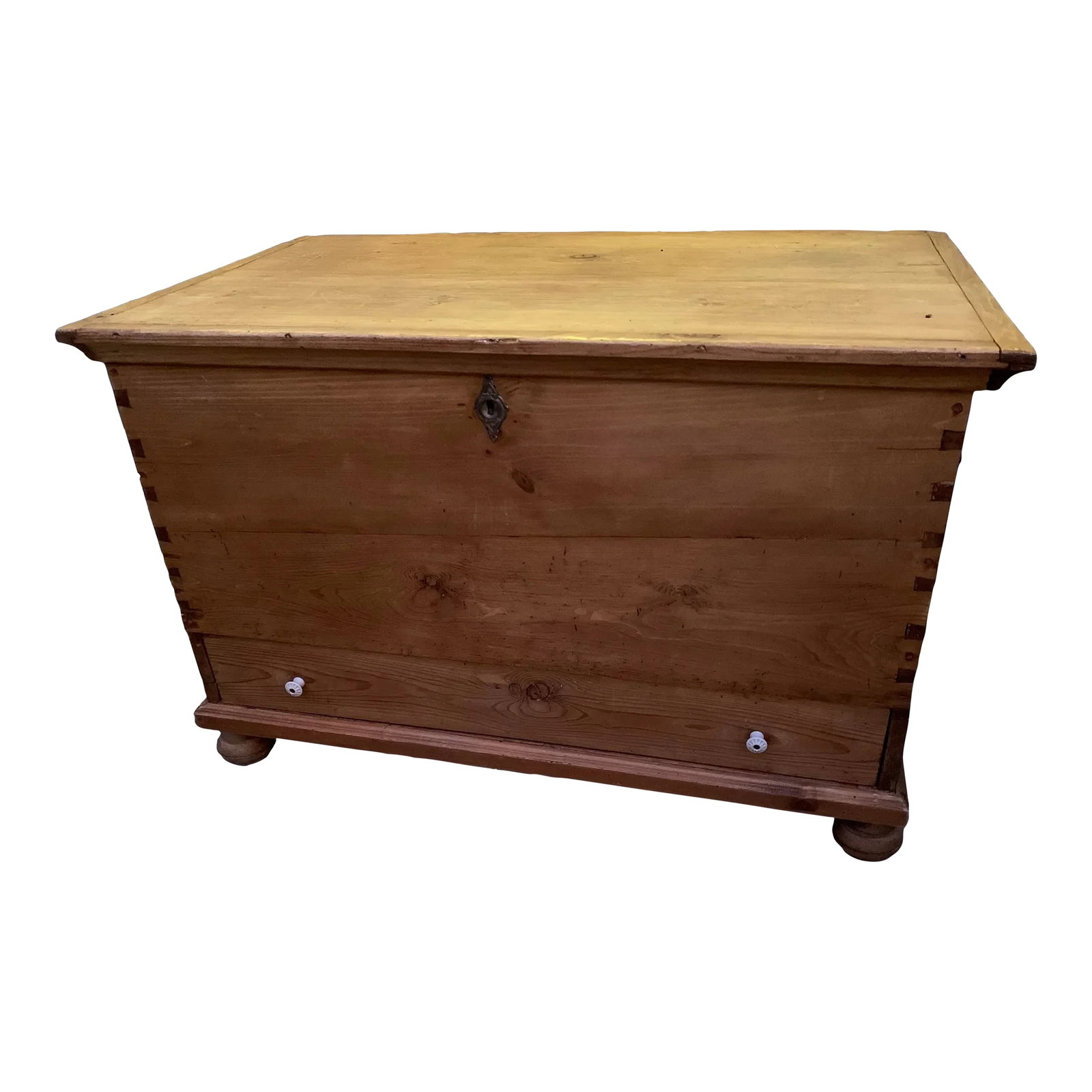 19th Century British Pine Single Drawer Blanket Chest With Bun Feet: 19th British Pine Single Drawer Blanket Chest with Bun Feet Antique English 19th century Pine Blanket Chest with lift lid top above a single lower drawer and the front has exposed dovetailing. This