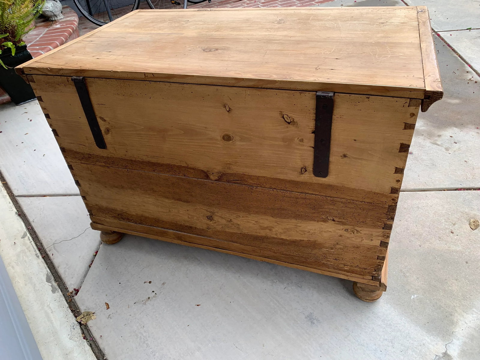 19th Century British Pine Single Drawer Blanket Chest With Bun Feet - 8