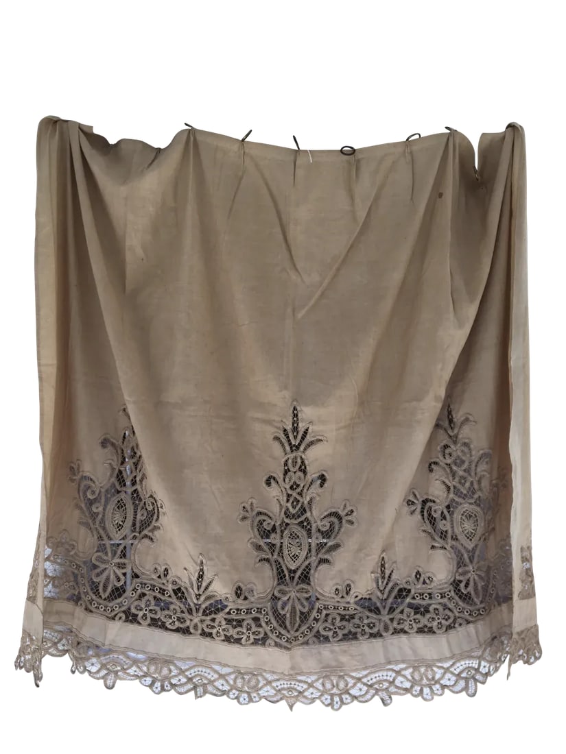 19th Century Fine French Linen and Lace Curtain - 2