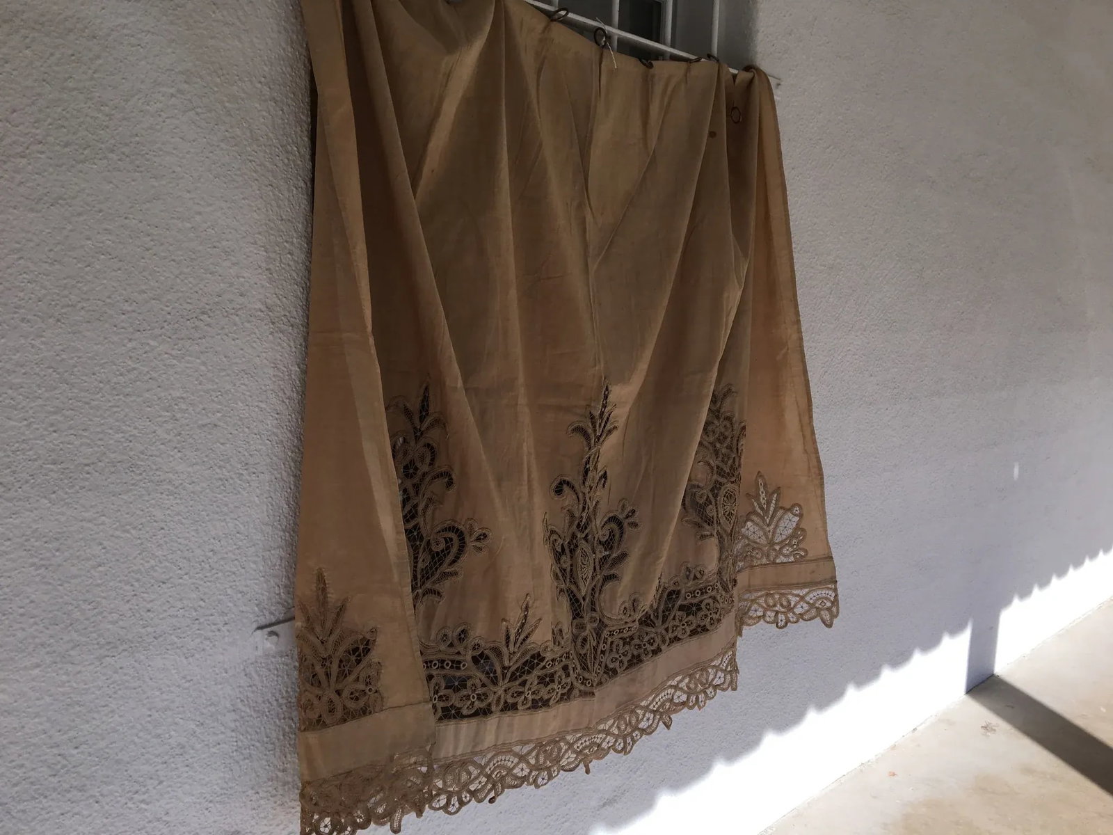 19th Century Fine French Linen and Lace Curtain - 3